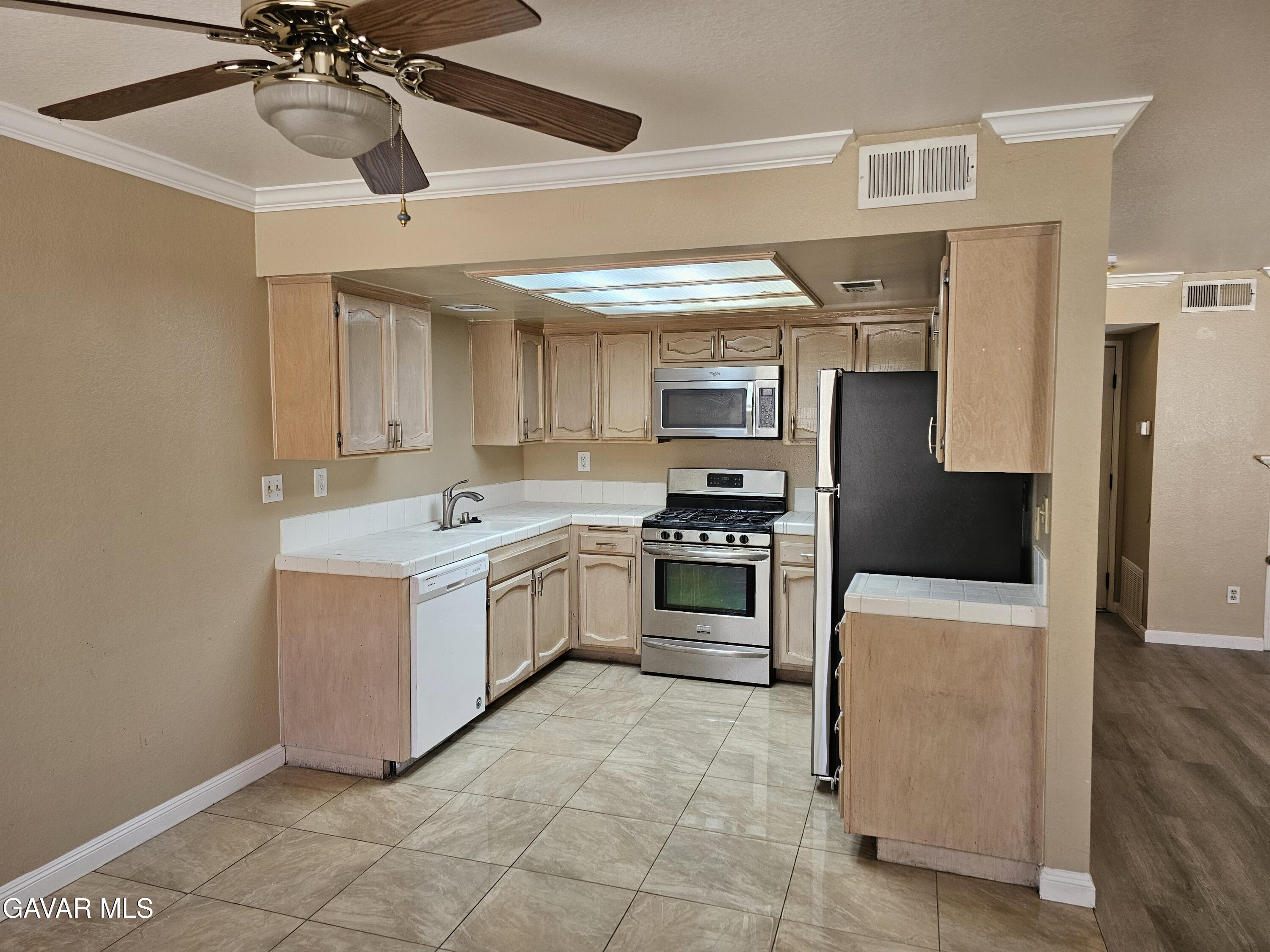 1840 E Avenue J2, Apt 3 Property Photo 8