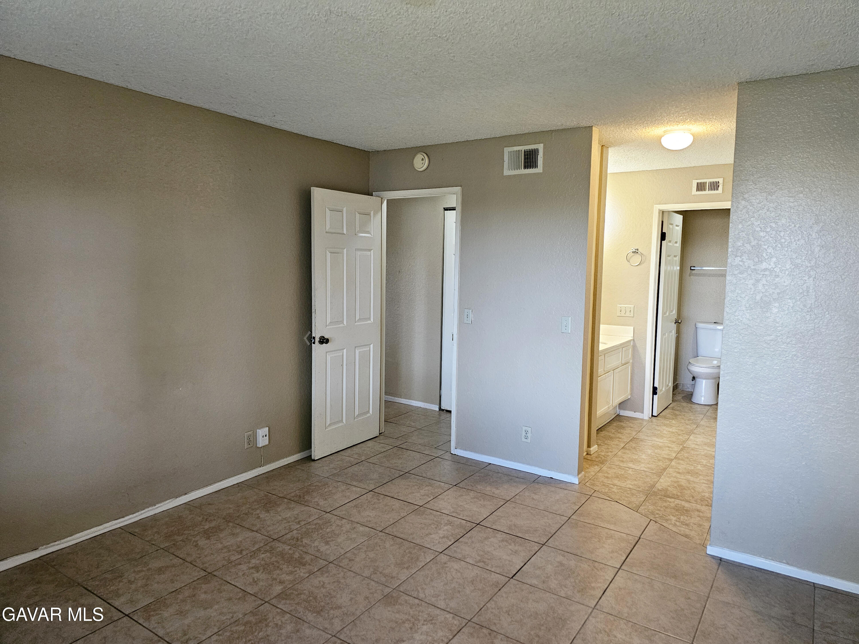 2554 Olive Drive, Apt 19 Property Photo 17