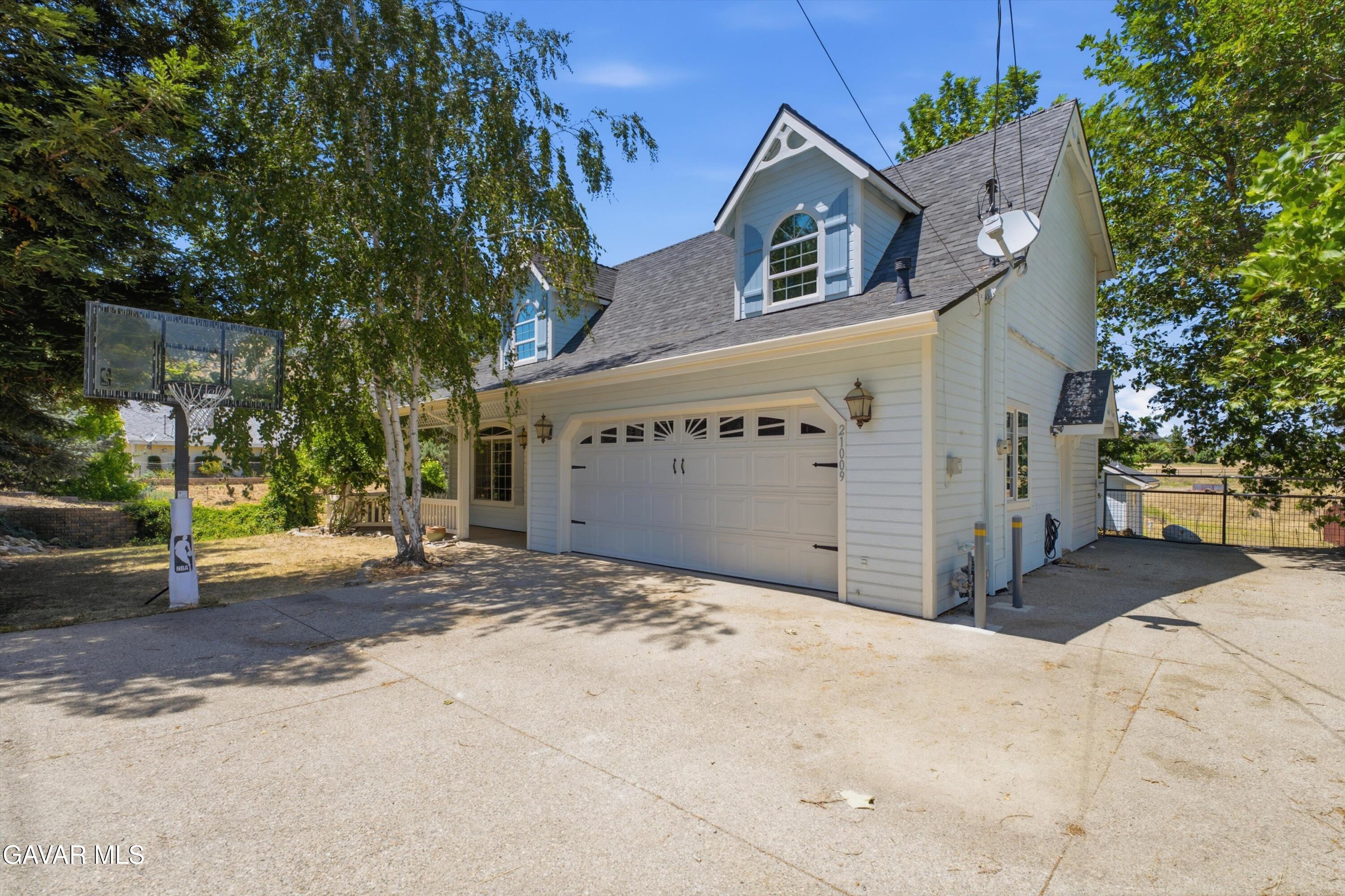 21009 Carriage Drive Property Photo 2