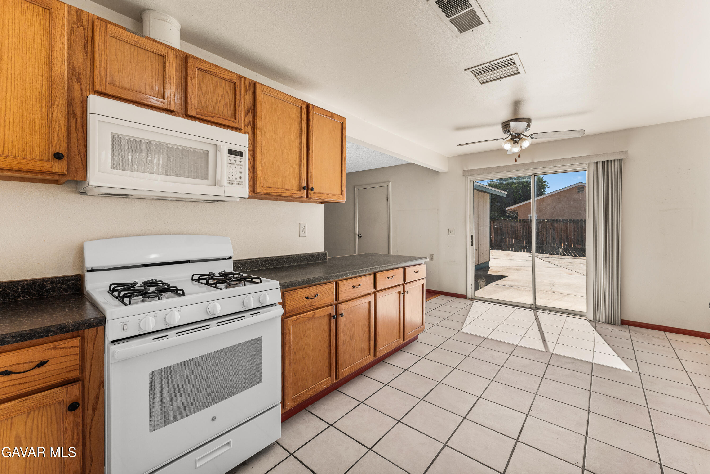 17157 Newmont Avenue Property Photo 6