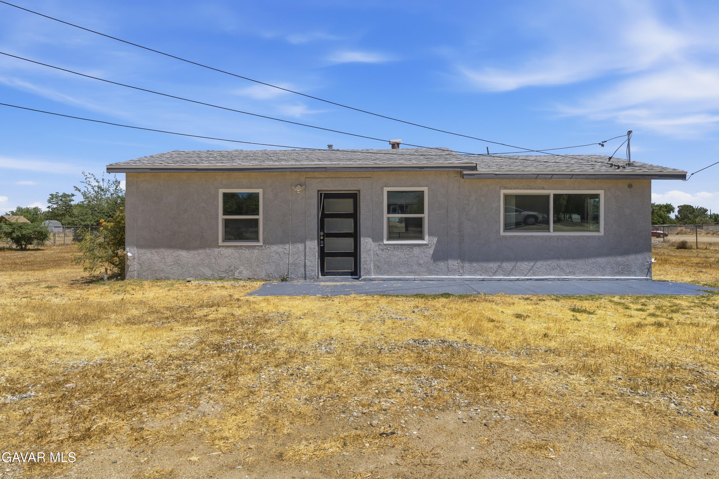 10505 E Ave S6 Property Photo 1