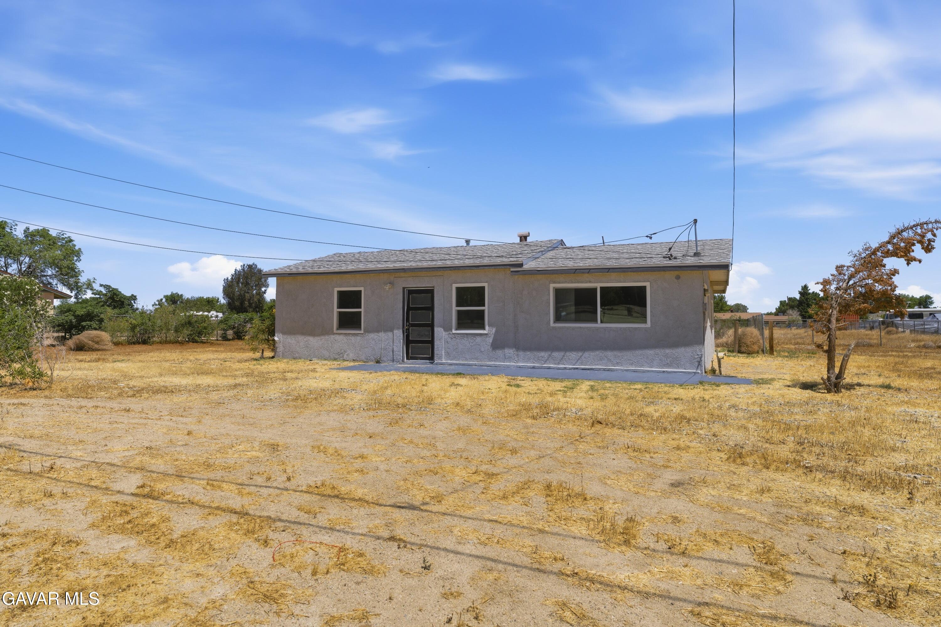 10505 E Ave S6 Property Photo 2
