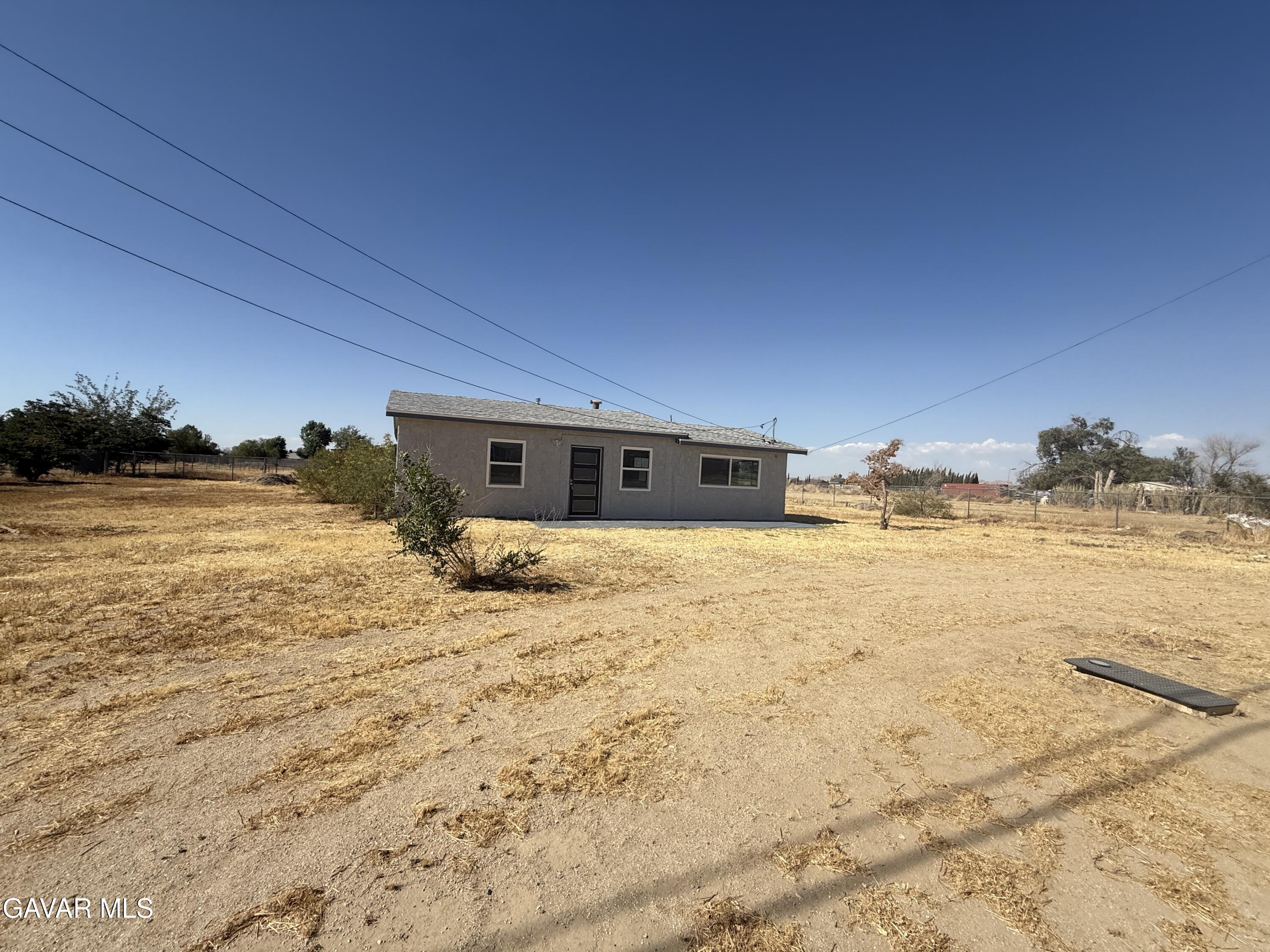 10505 E Ave S6 Property Photo 3