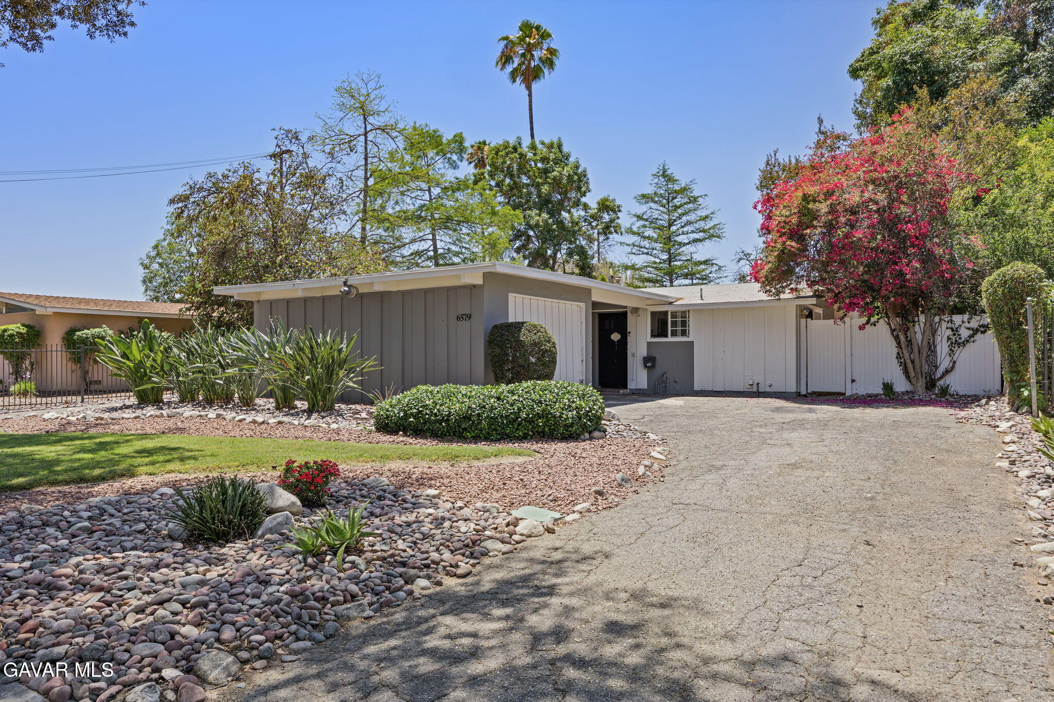 6579 Hillside Avenue Property Photo 1