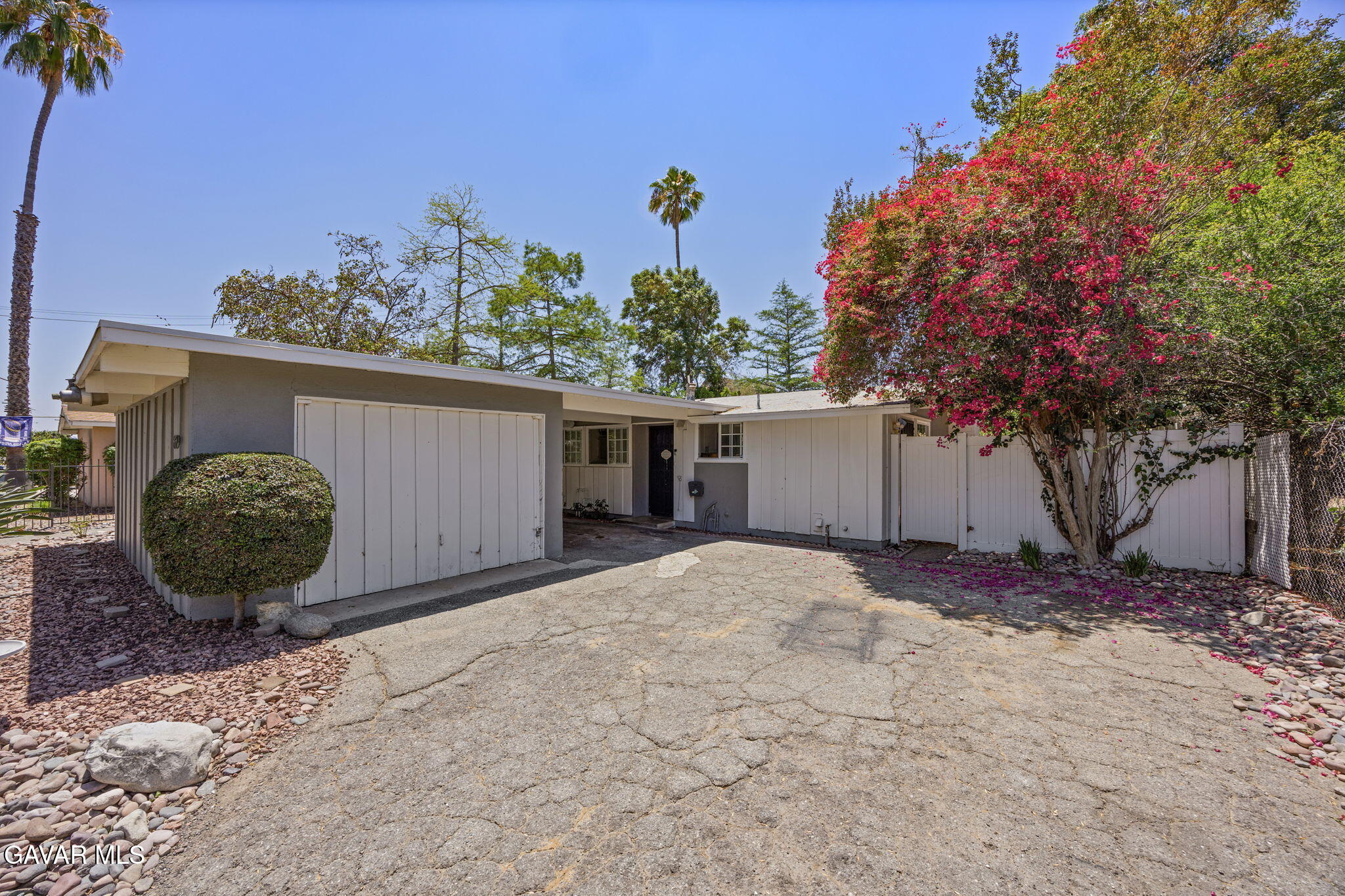 6579 Hillside Avenue Property Photo 3