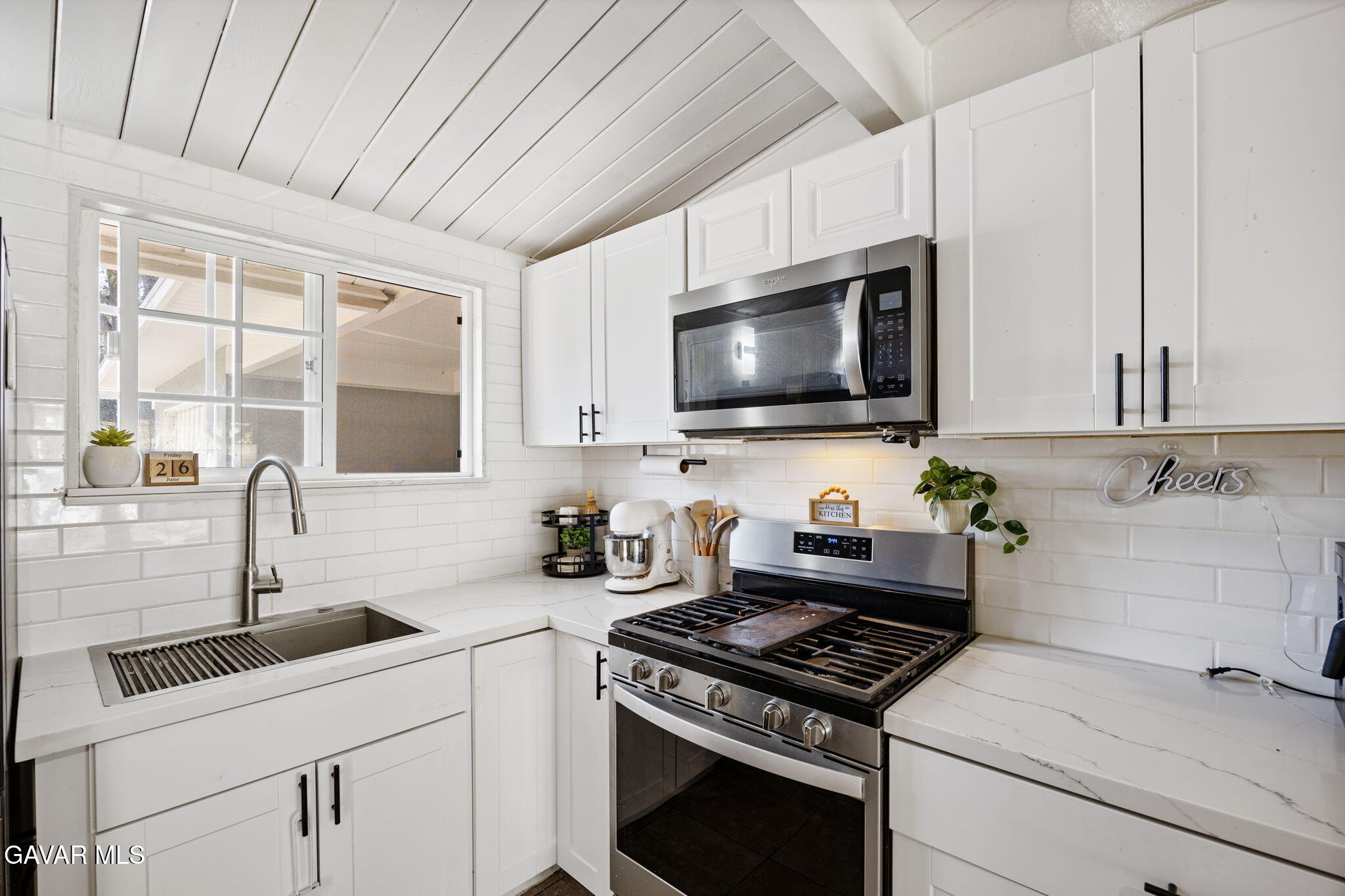 6579 Hillside Avenue Property Photo 7