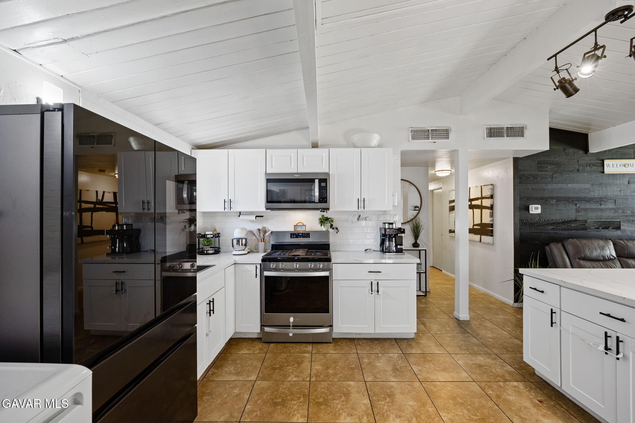 6579 Hillside Avenue Property Photo 8