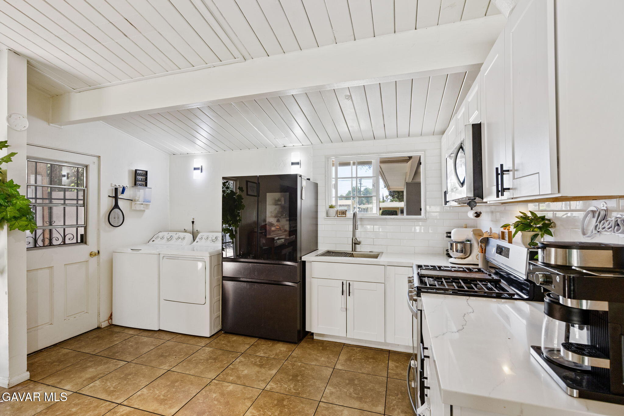 6579 Hillside Avenue Property Photo 9