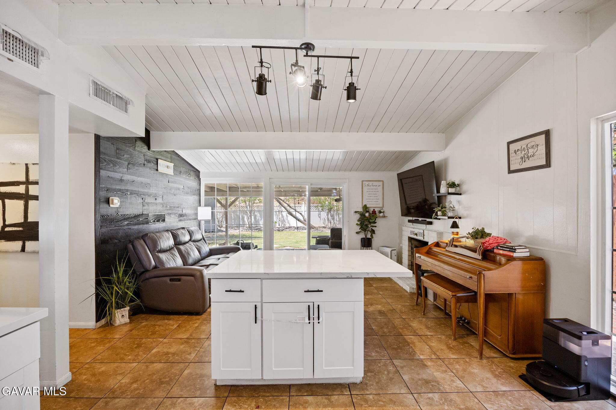 6579 Hillside Avenue Property Photo 11