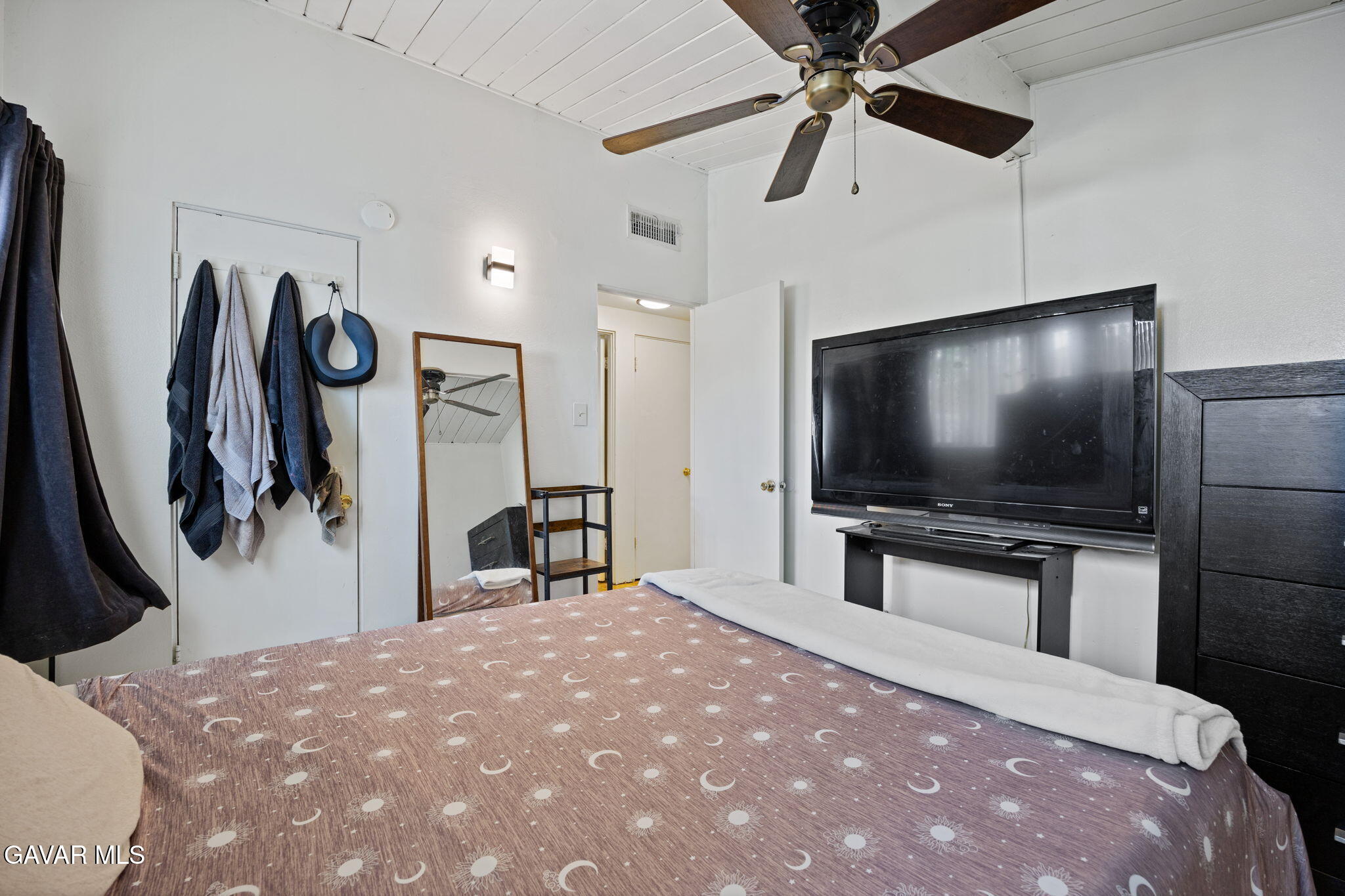 6579 Hillside Avenue Property Photo 27