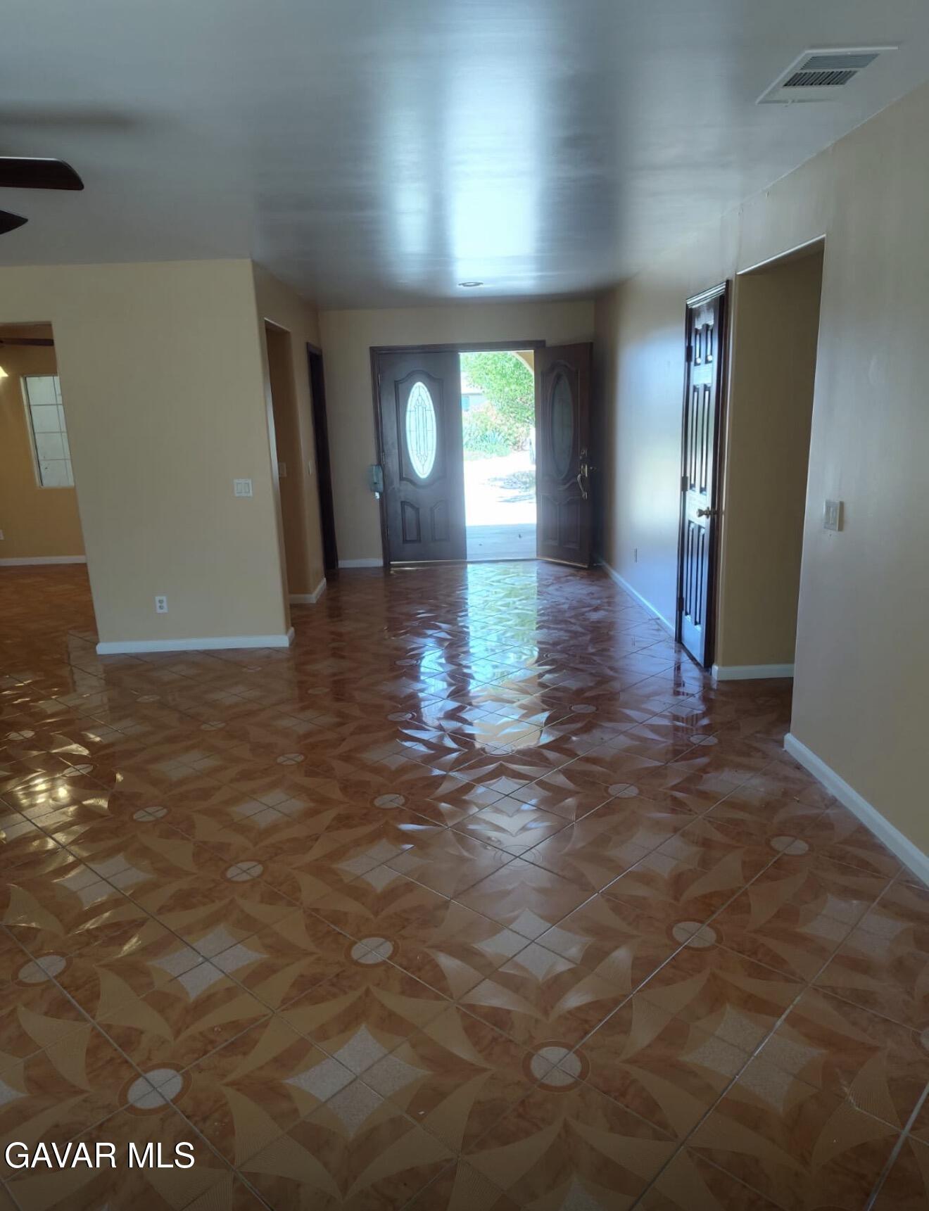 3226 E Avenue H10 Property Photo 8