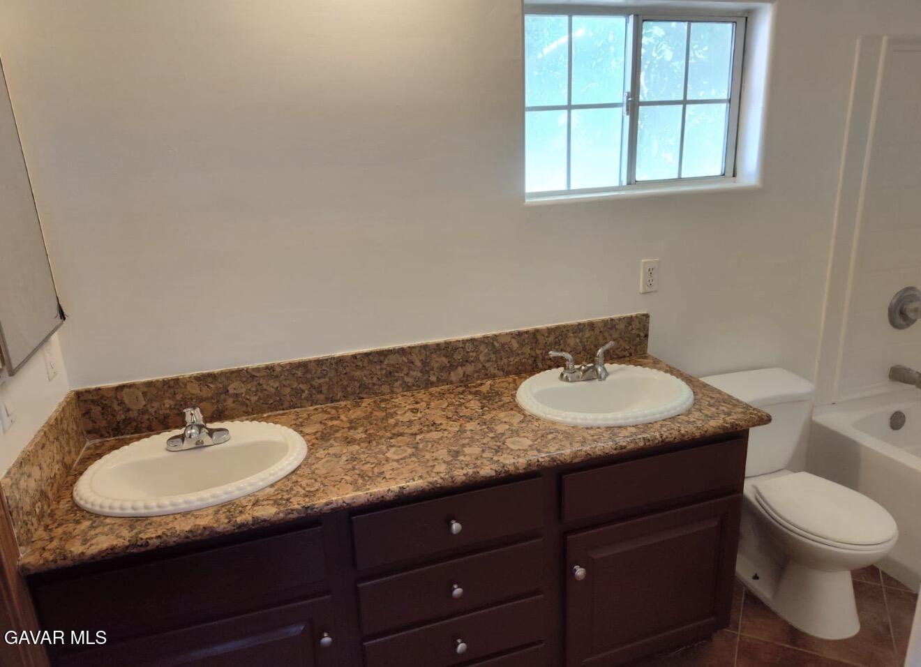 3226 E Avenue H10 Property Photo 14