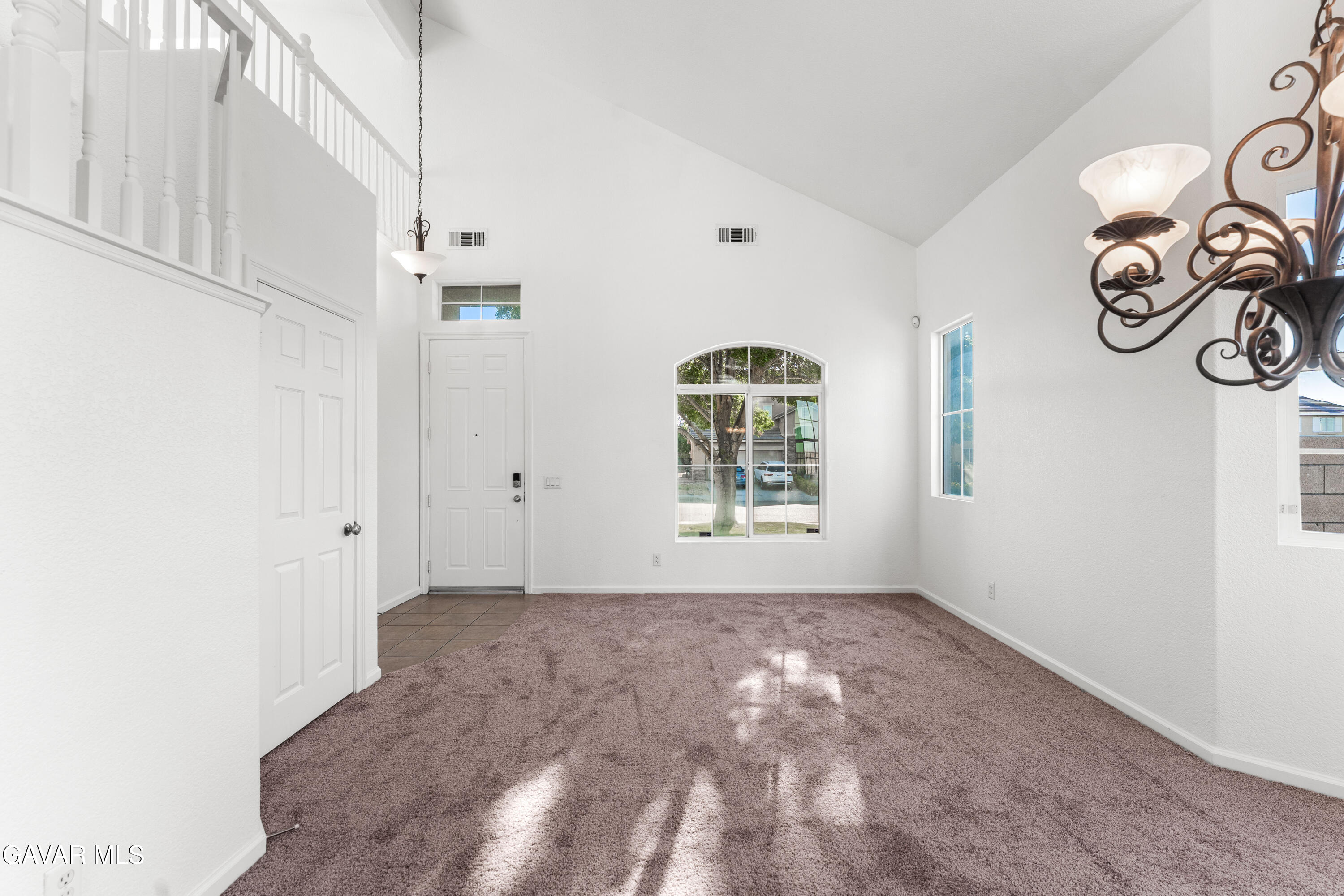38208 Grant Drive Property Photo 4