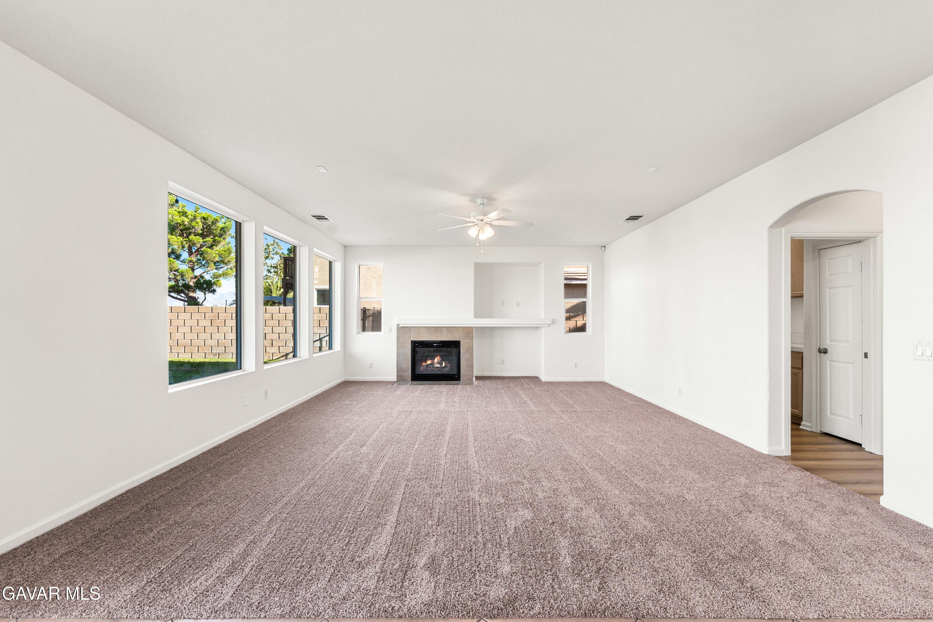 38208 Grant Drive Property Photo 6