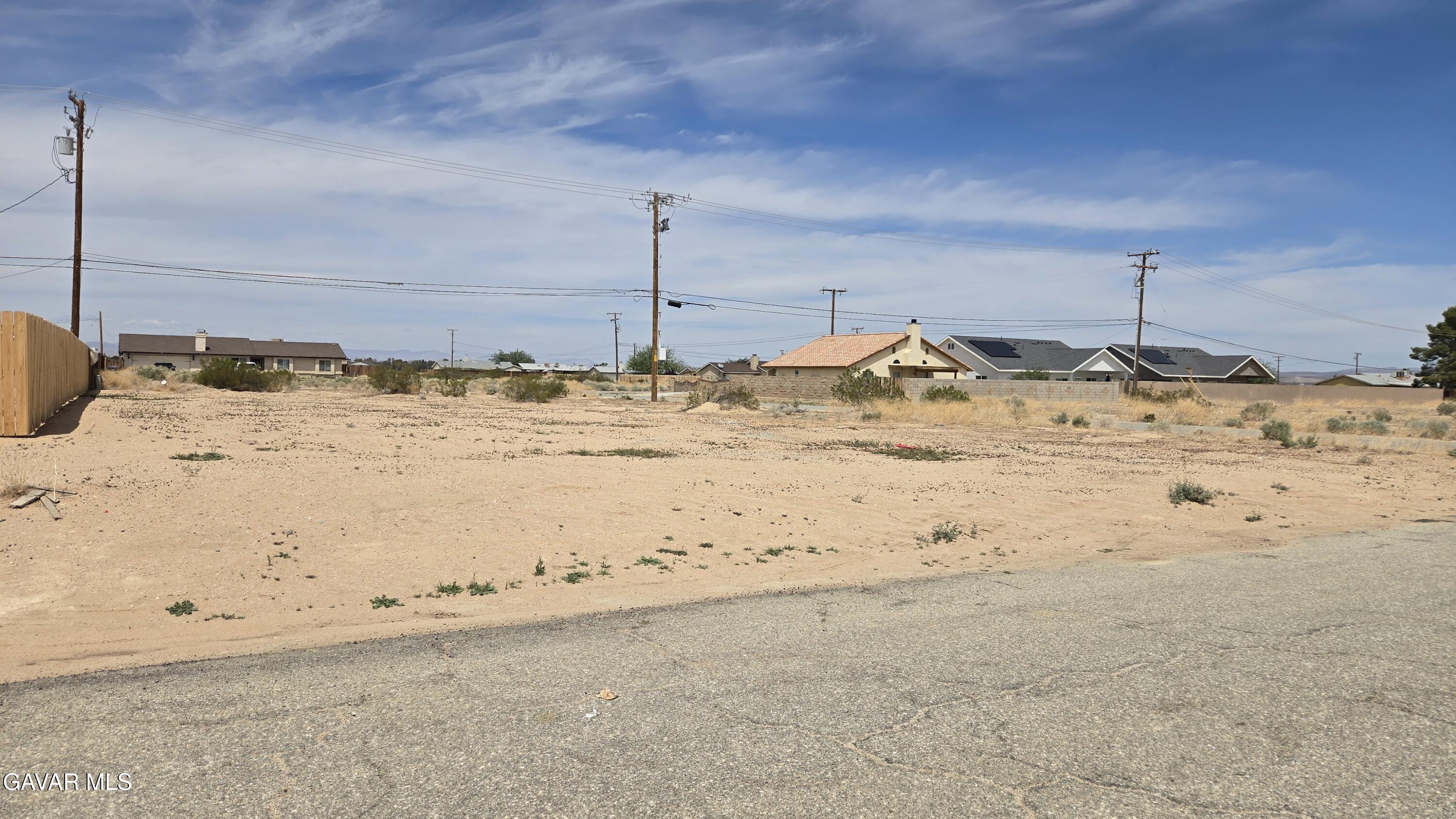 Redwood Blvd & Julliard St Property Photo 14