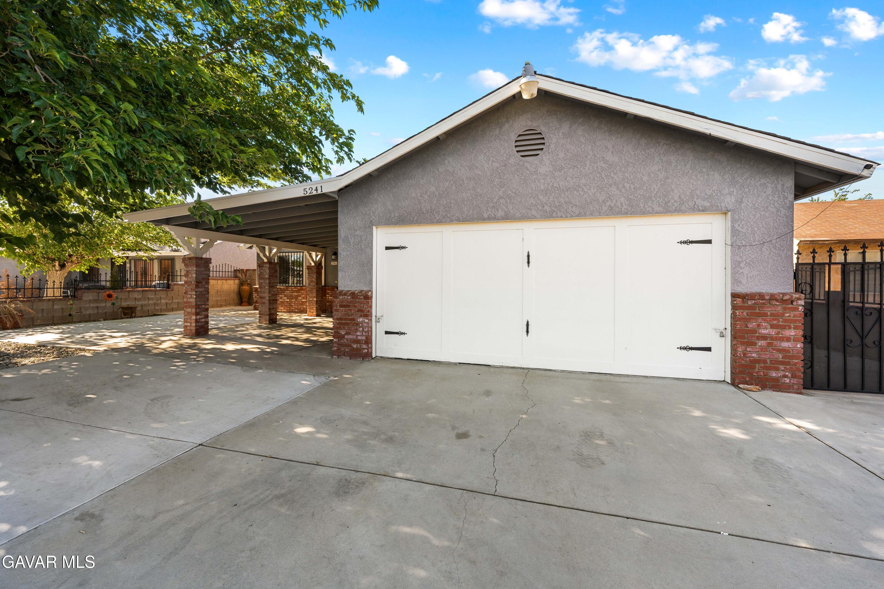 5241 E Avenue R12 Property Photo 5