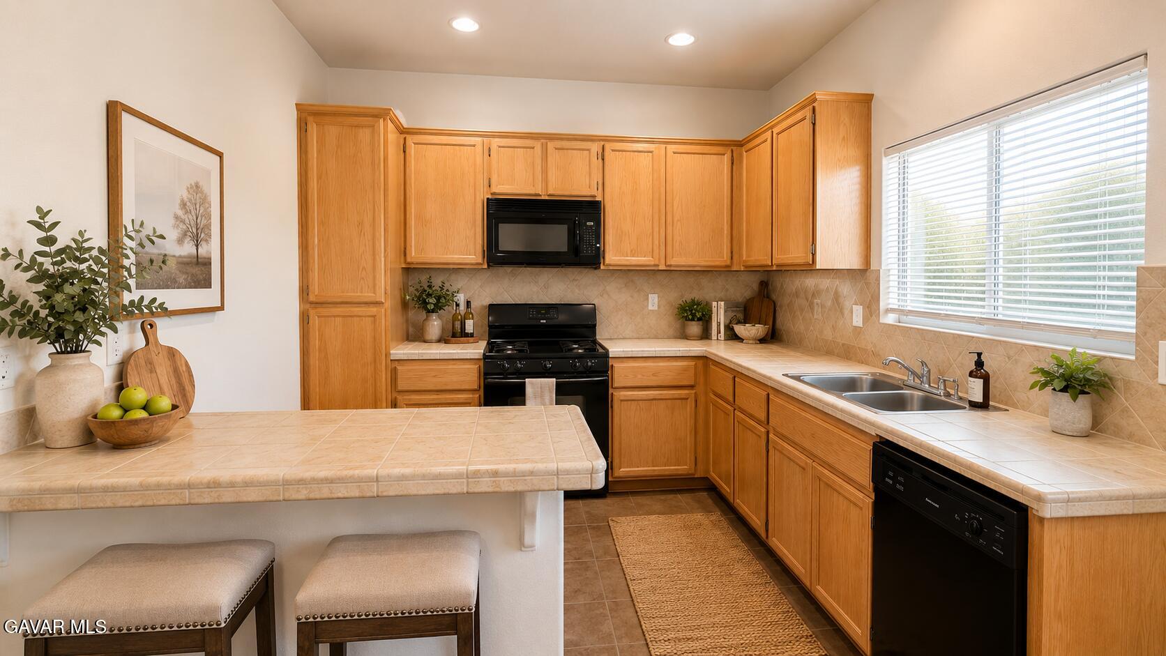 43737 Raysack Avenue Property Photo 4