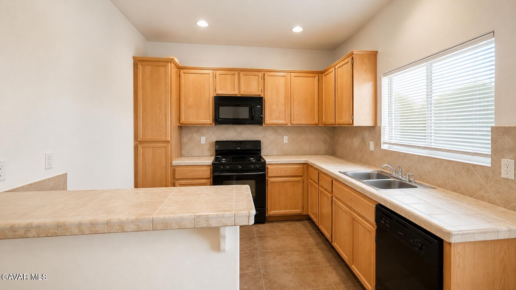 43737 Raysack Avenue Property Photo 5