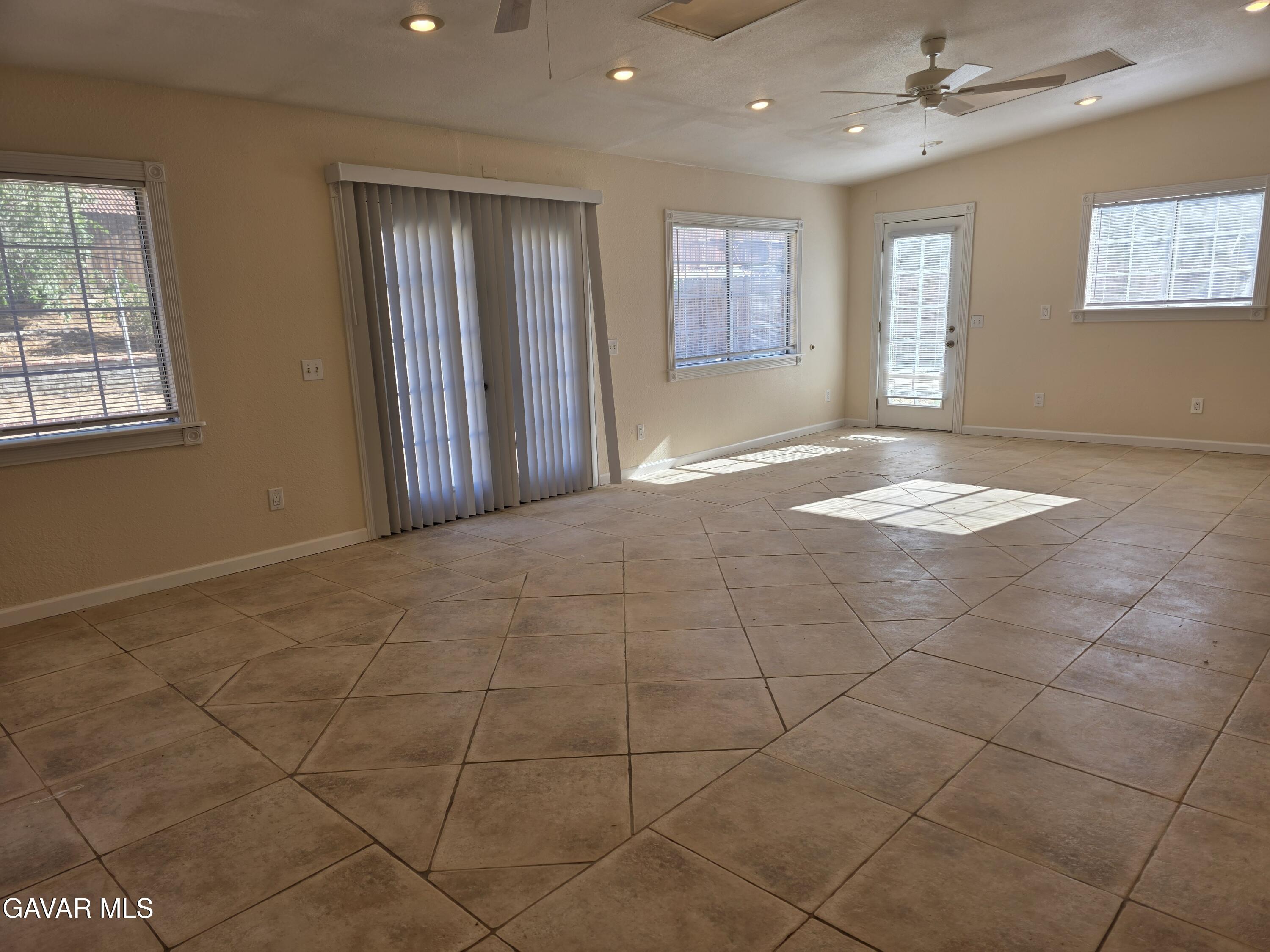 1902 Simsburry Street Property Photo 5