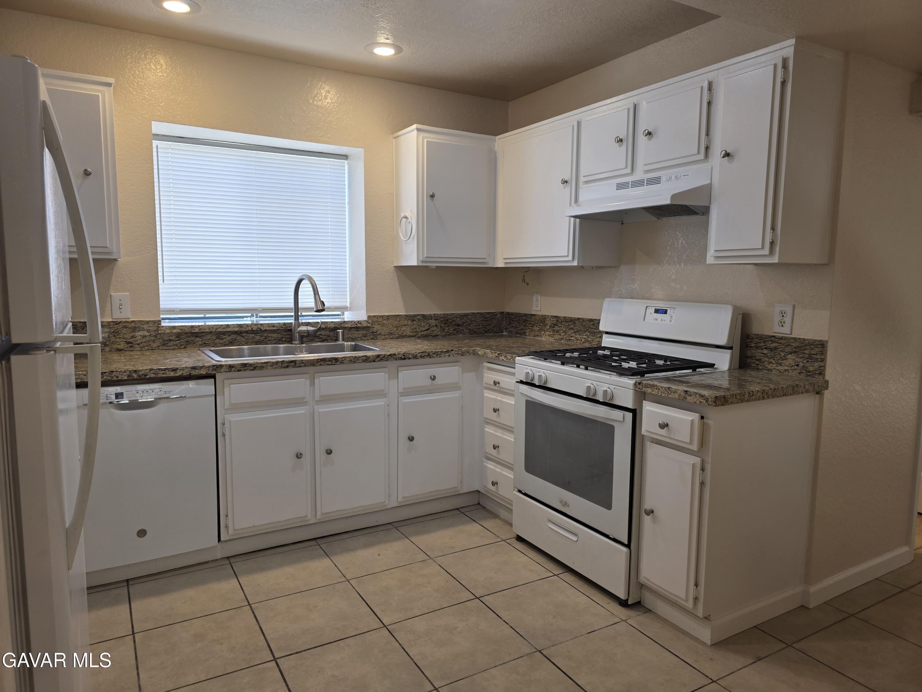 1902 Simsburry Street Property Photo 10