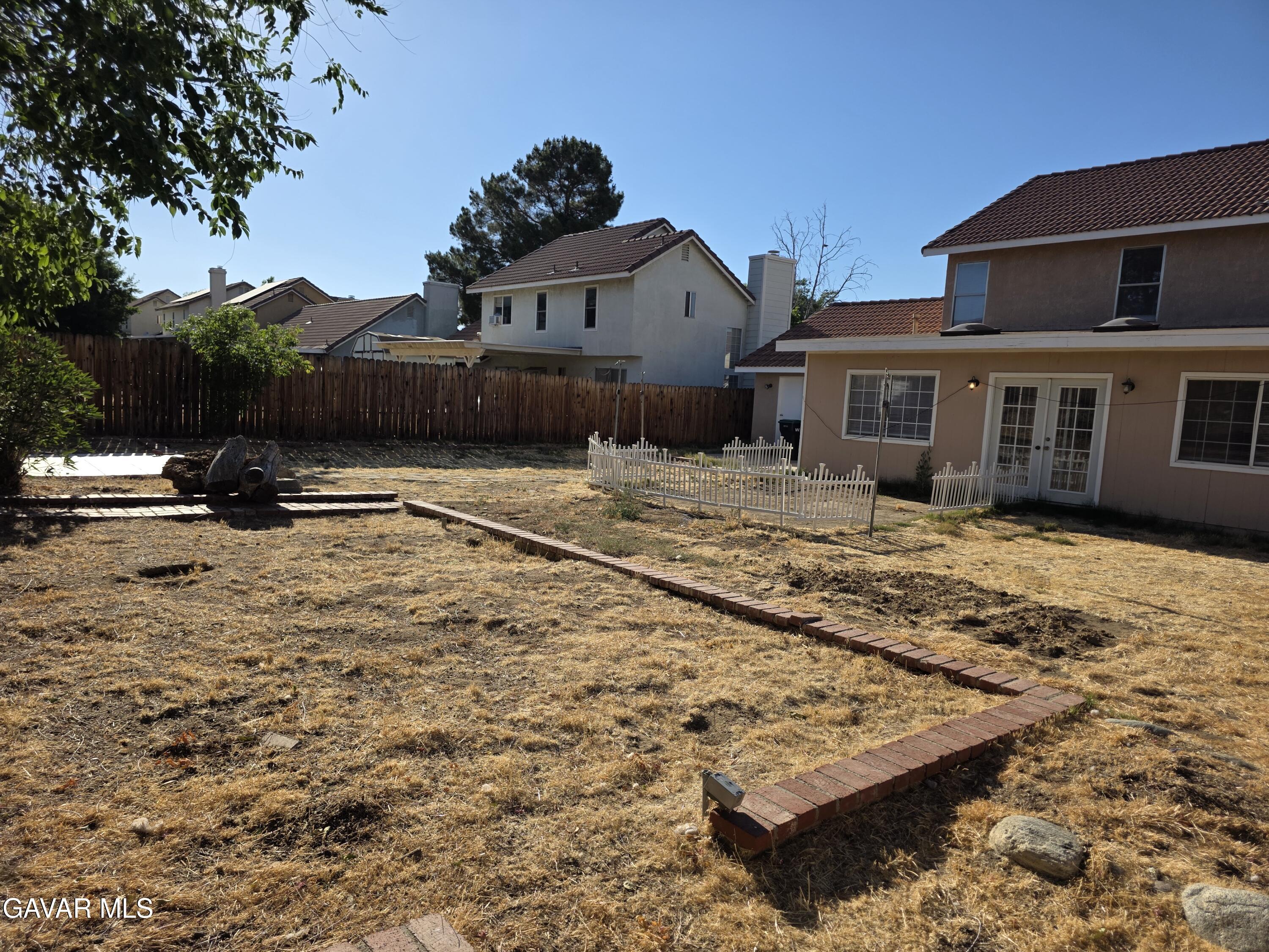 1902 Simsburry Street Property Photo 27