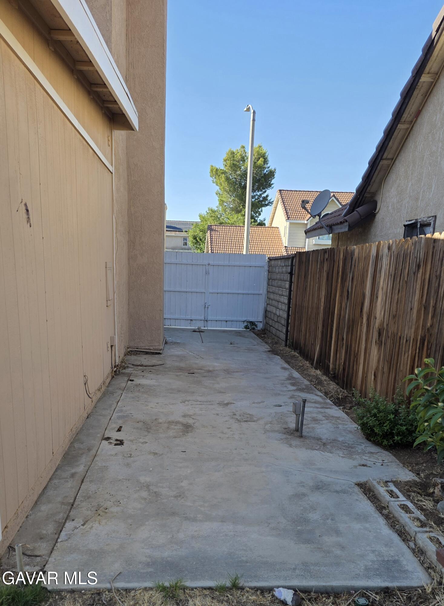 1902 Simsburry Street Property Photo 29