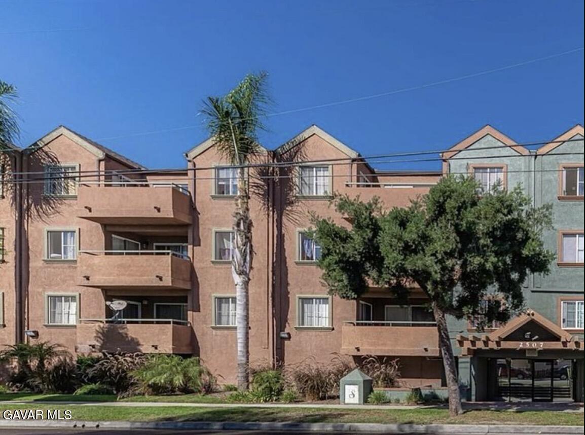 2507 E 15th Street, Unit 104 Property Photo 37