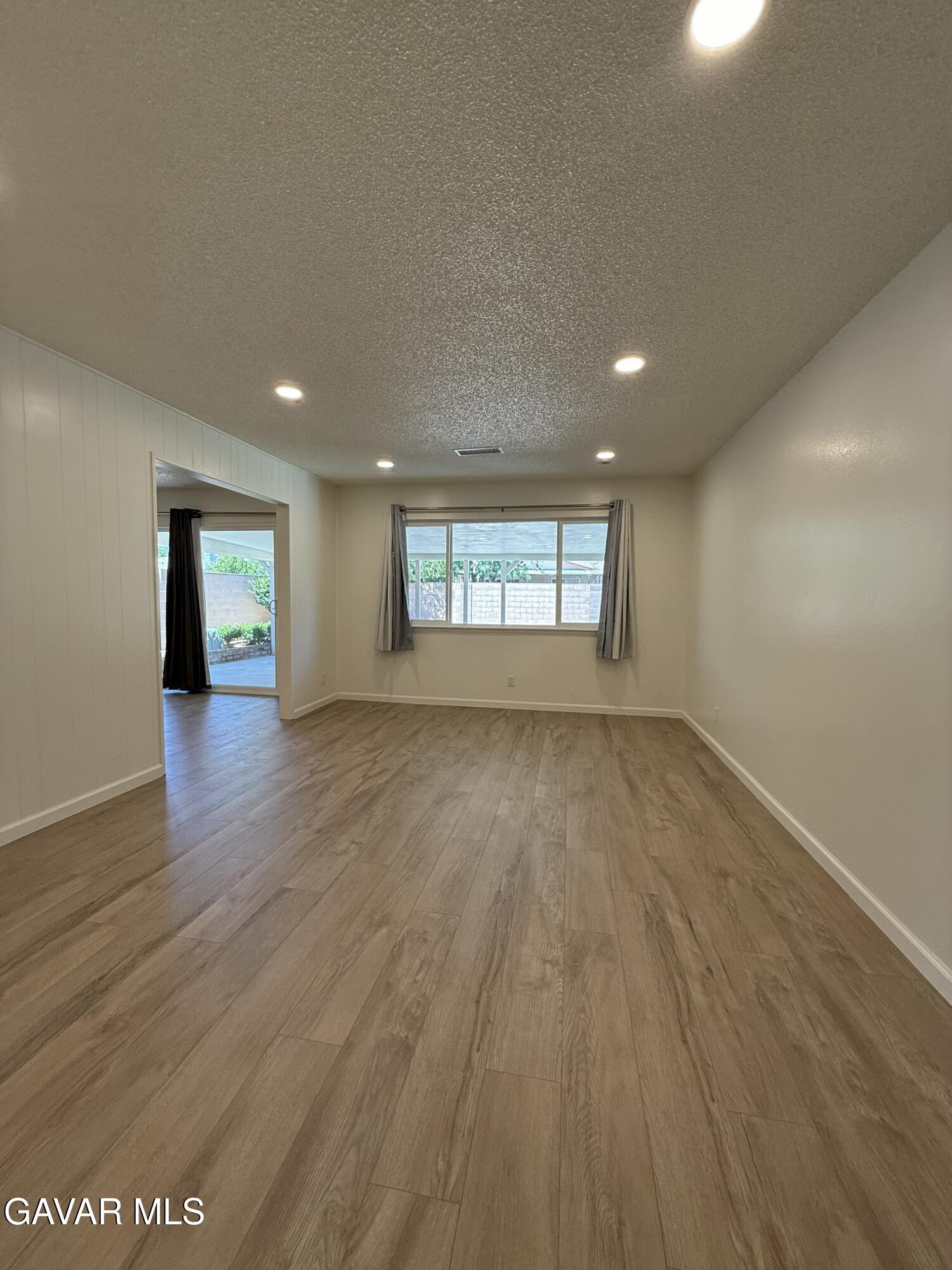 45303 Lorimer Avenue Property Photo 9
