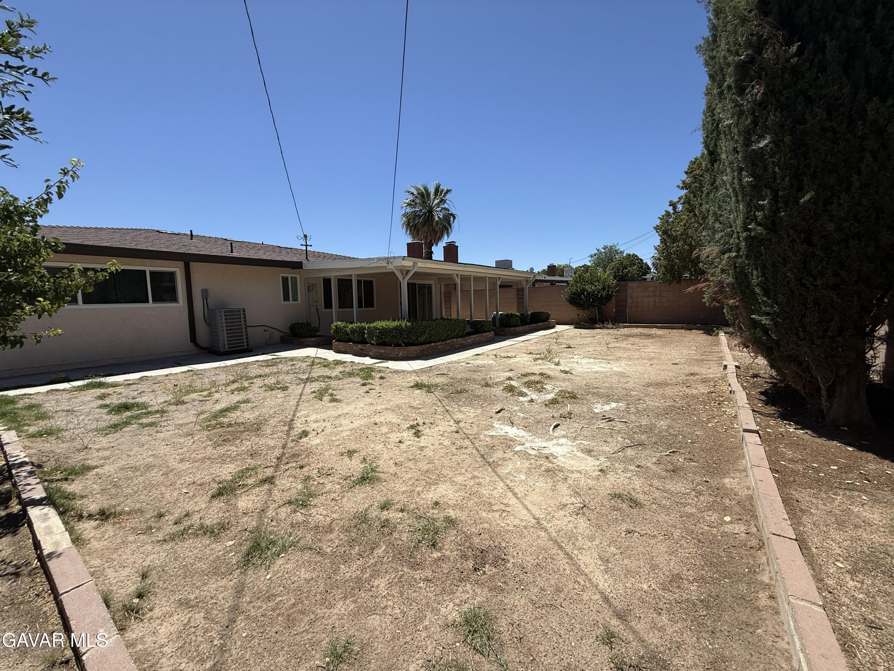 45303 Lorimer Avenue Property Photo 17