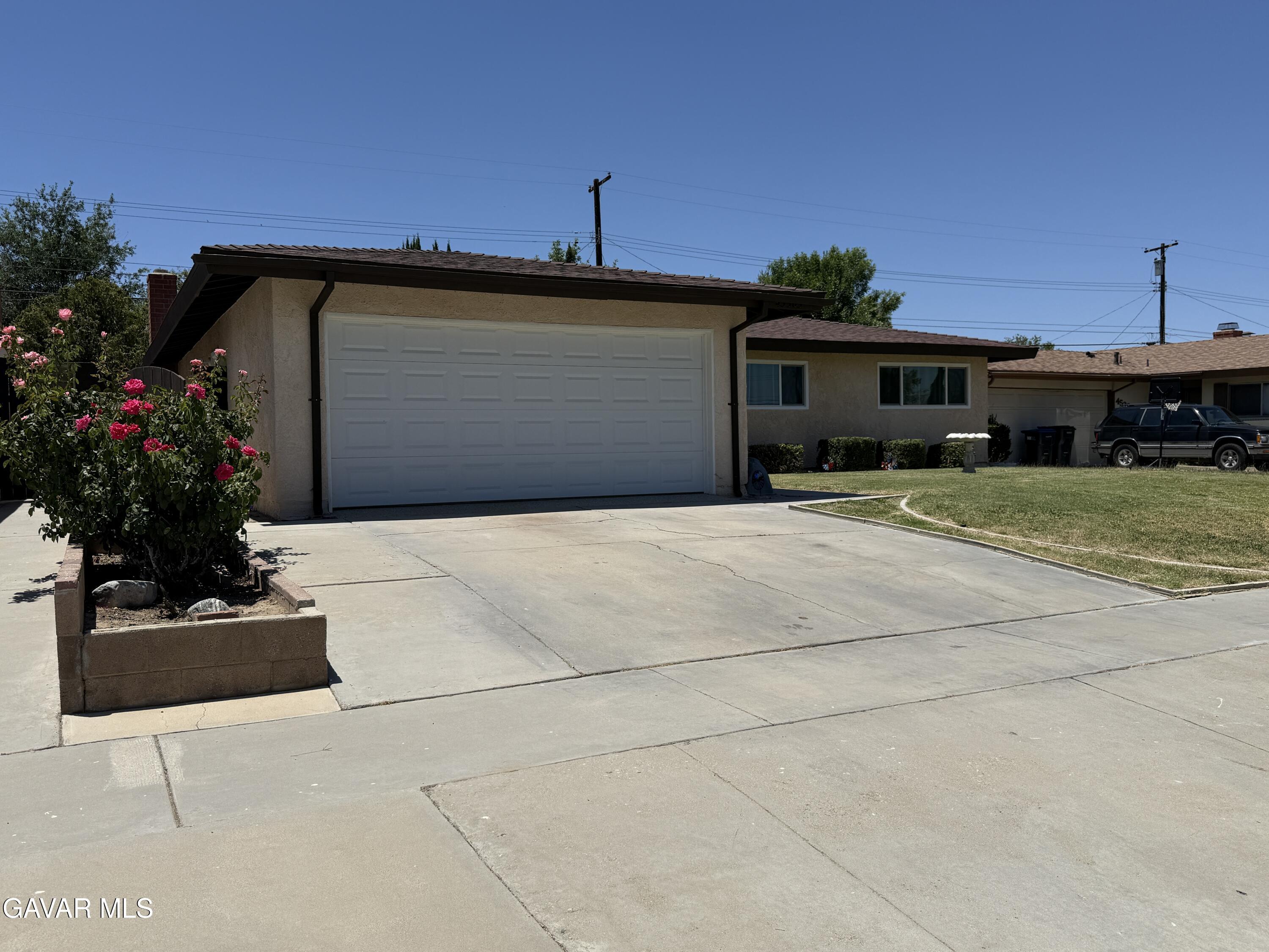 45303 Lorimer Avenue Property Photo 22
