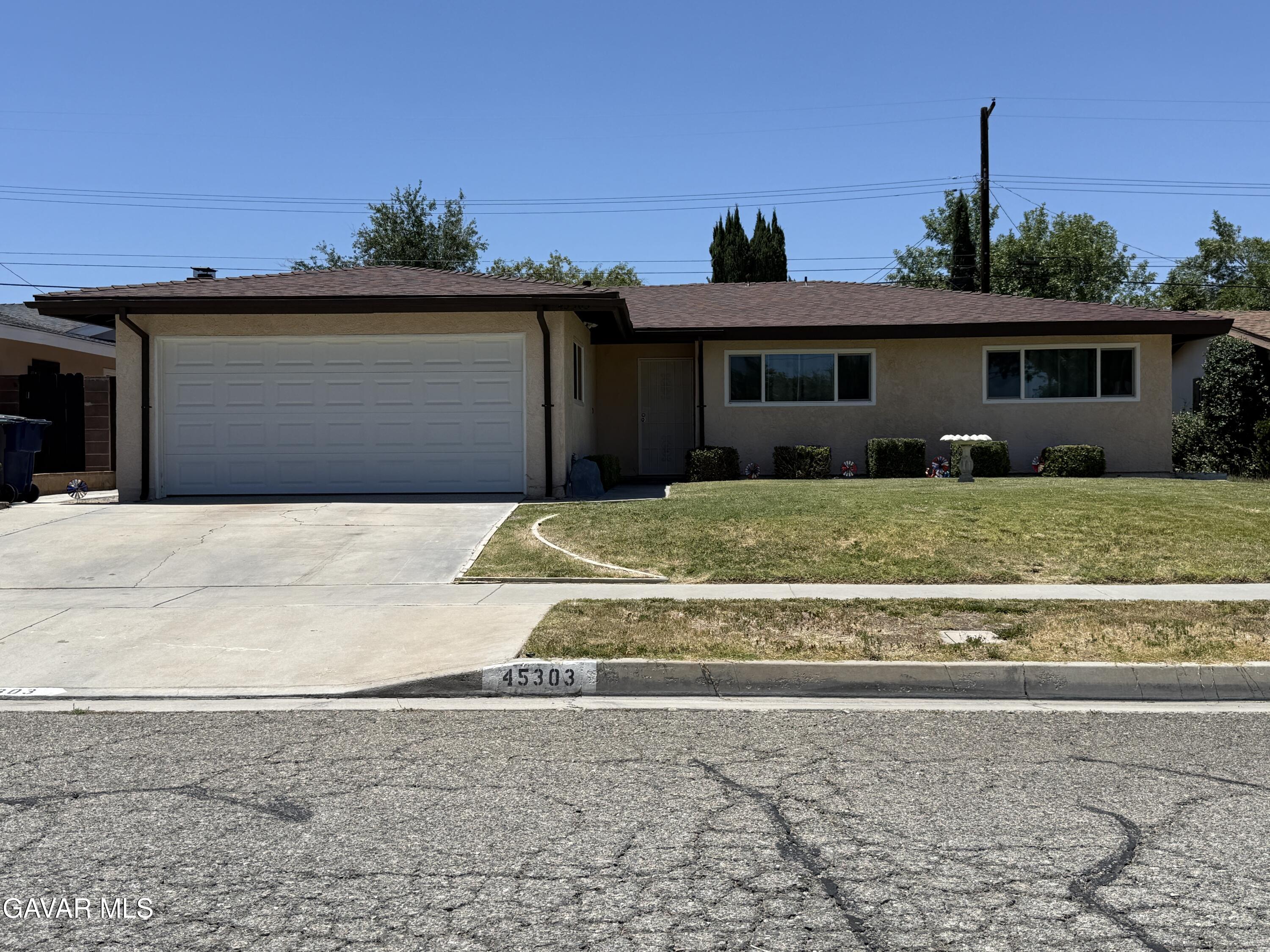 45303 Lorimer Avenue Property Photo 23