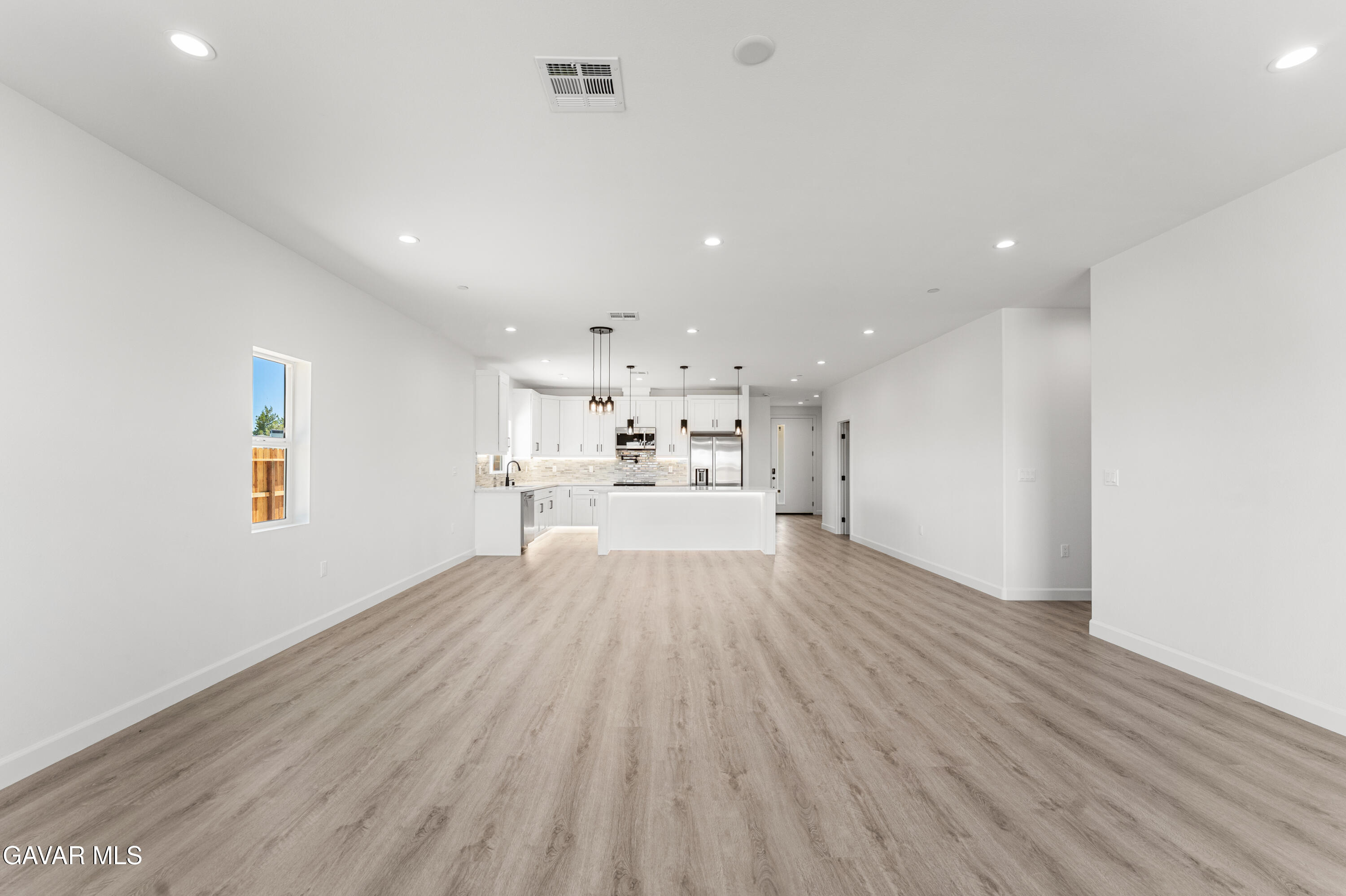 10433 Trumbull Street Property Photo 14