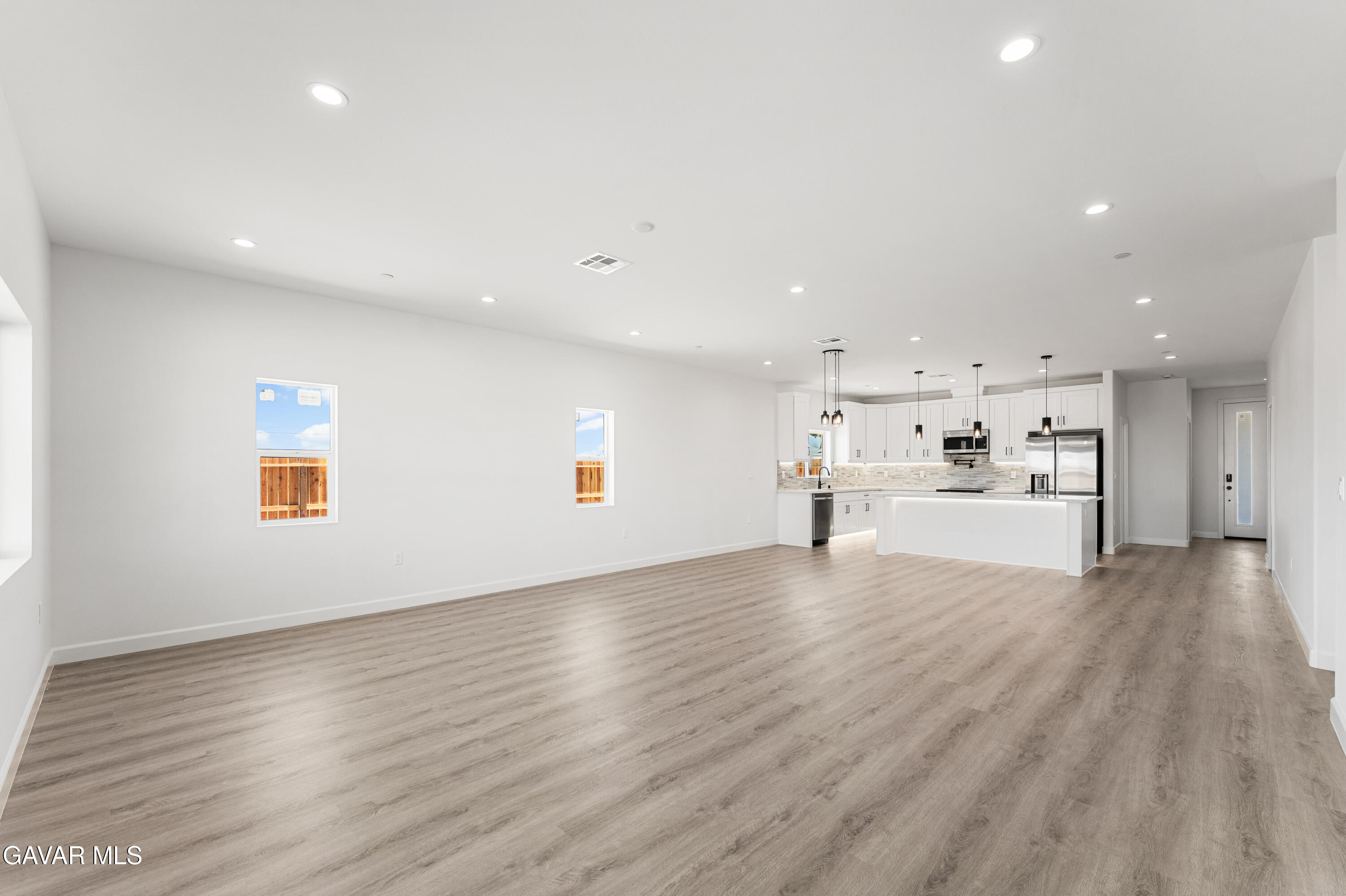 10433 Trumbull Street Property Photo 15