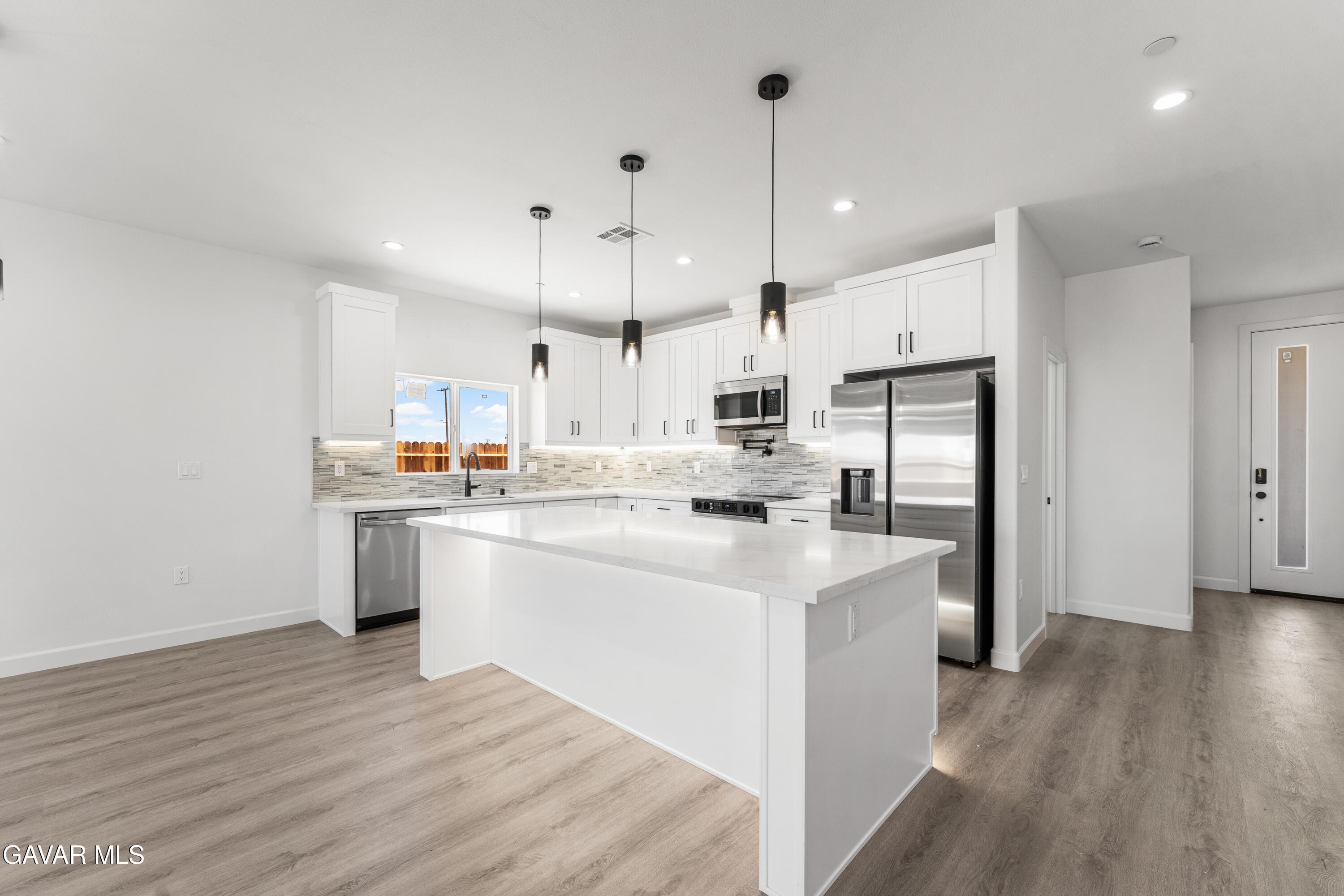 10433 Trumbull Street Property Photo 19