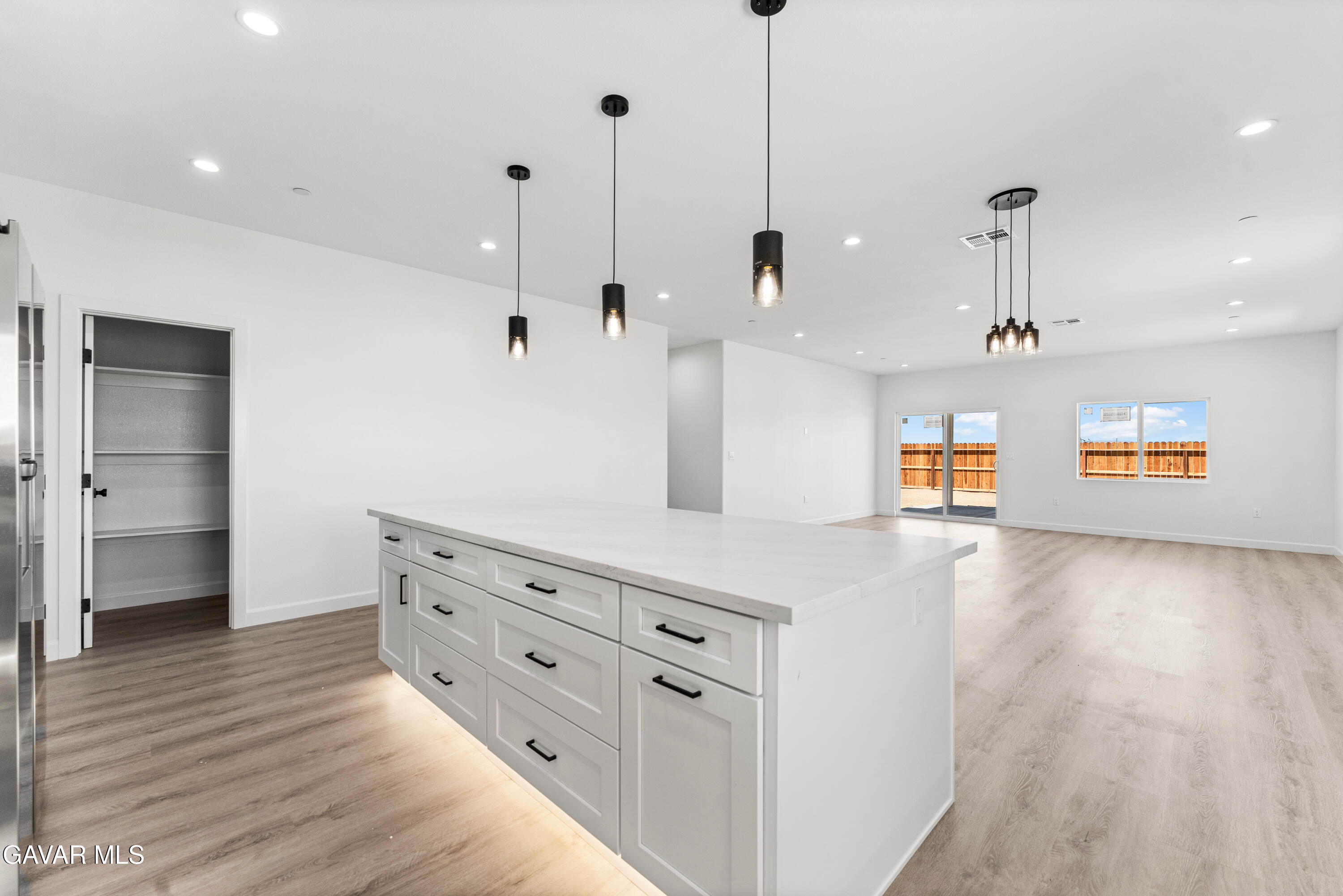10433 Trumbull Street Property Photo 23