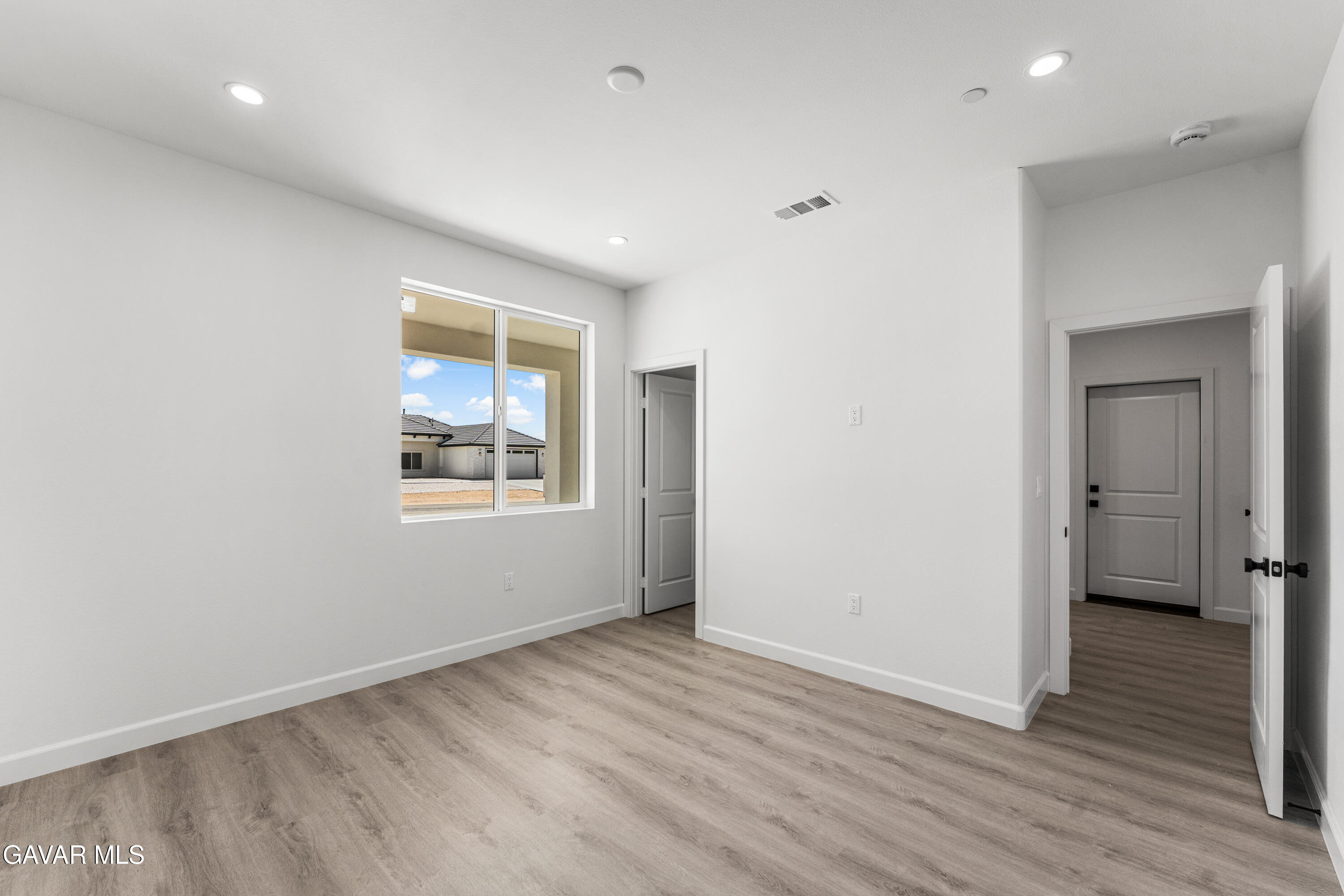 10433 Trumbull Street Property Photo 25