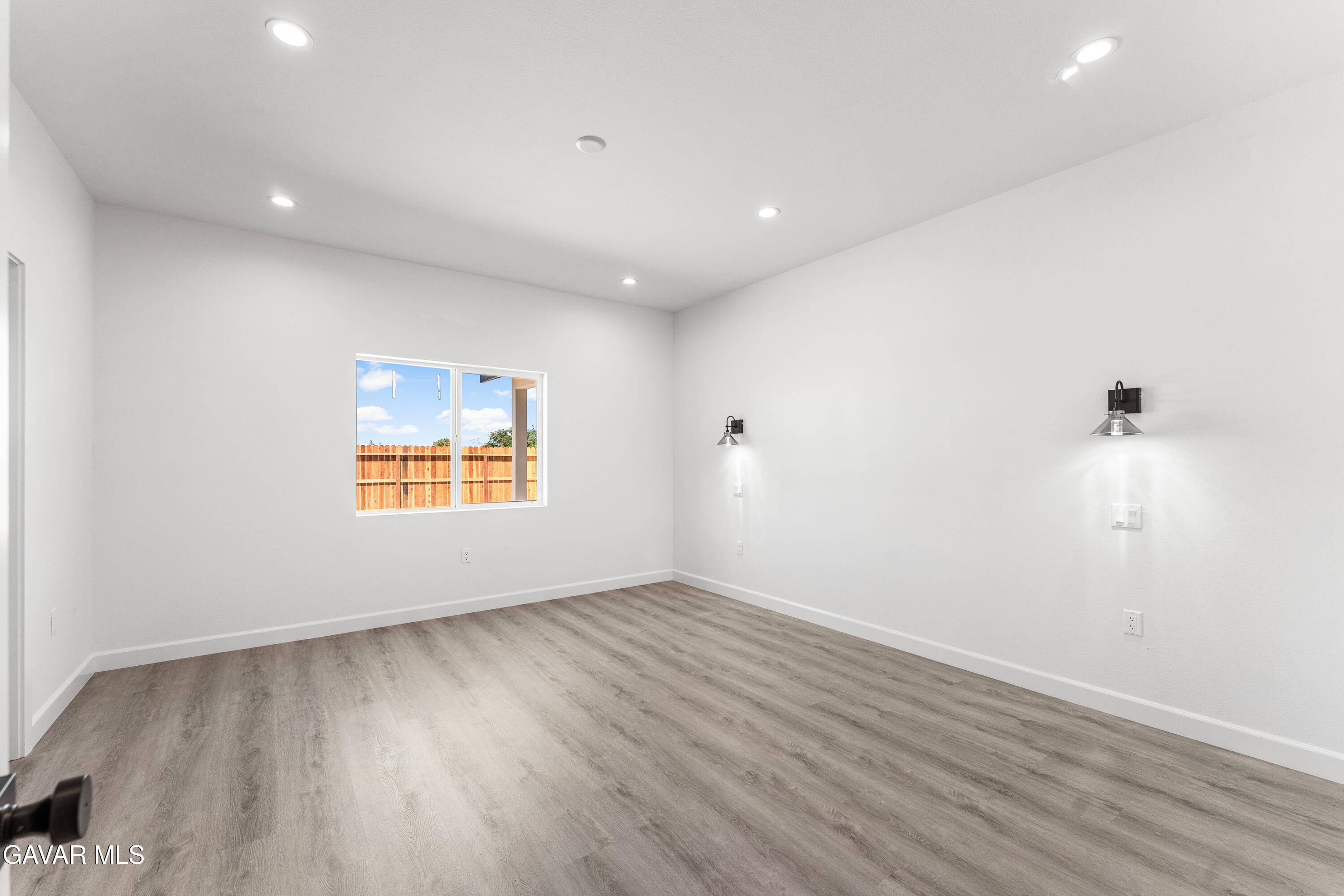 10433 Trumbull Street Property Photo 35
