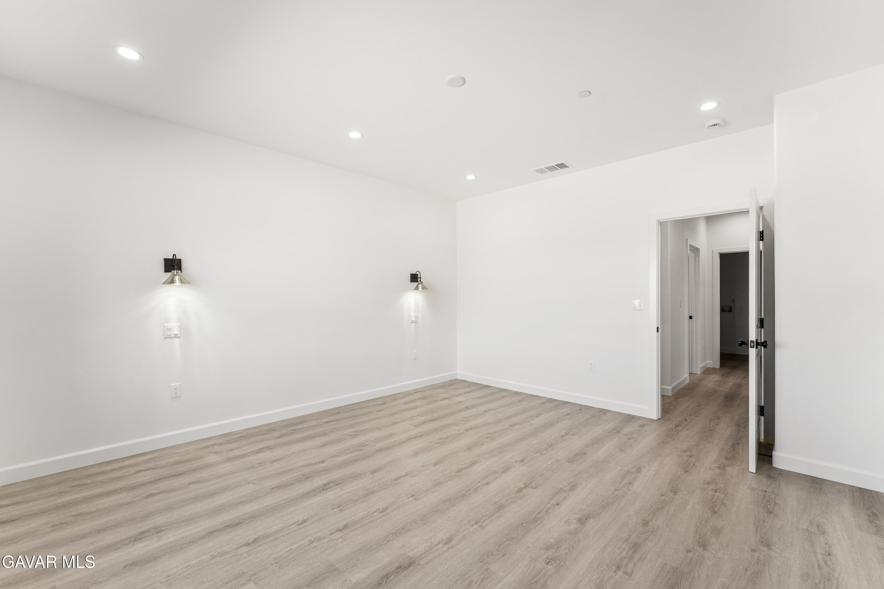 10433 Trumbull Street Property Photo 37