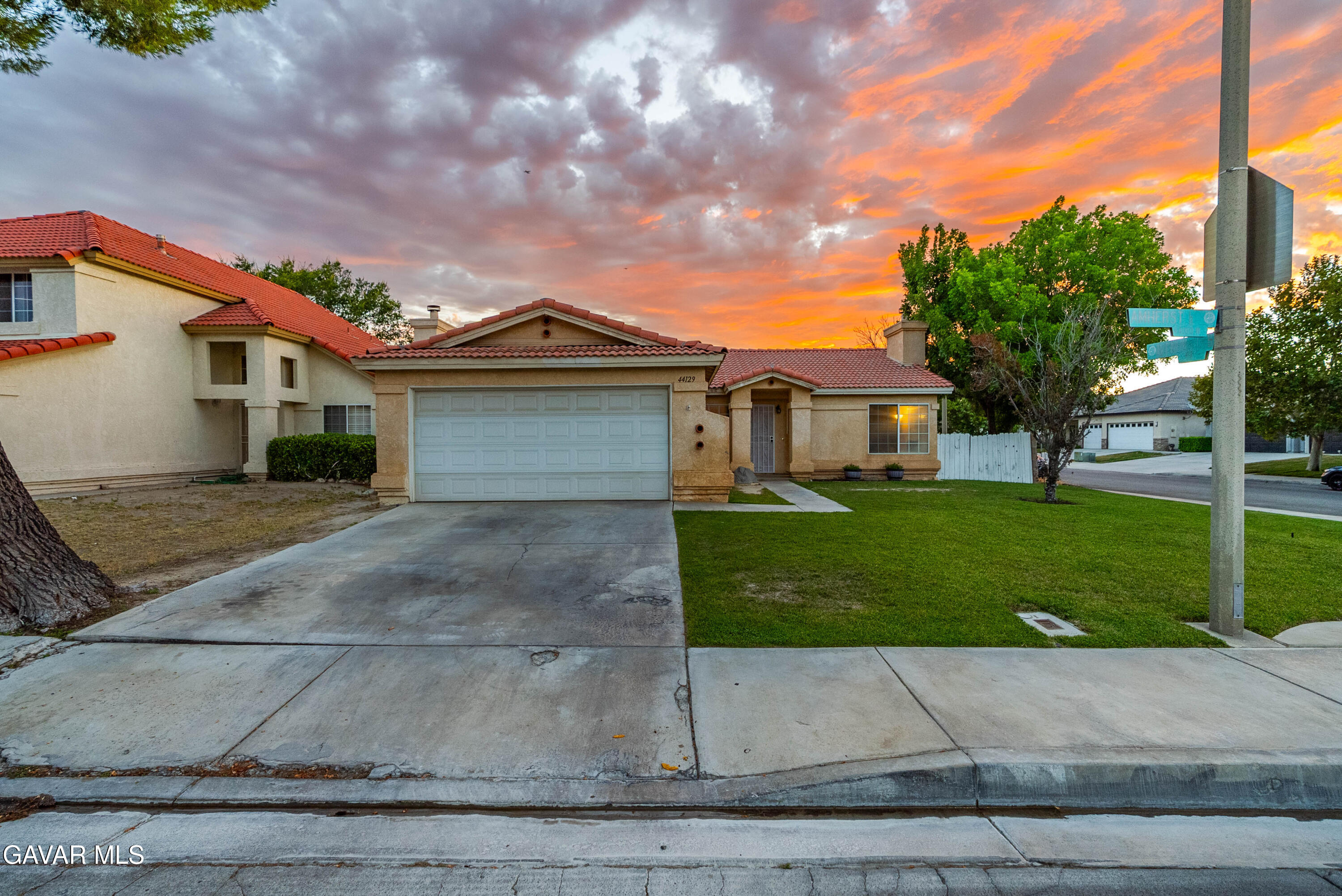 44129 Amherst Lane Property Photo 4