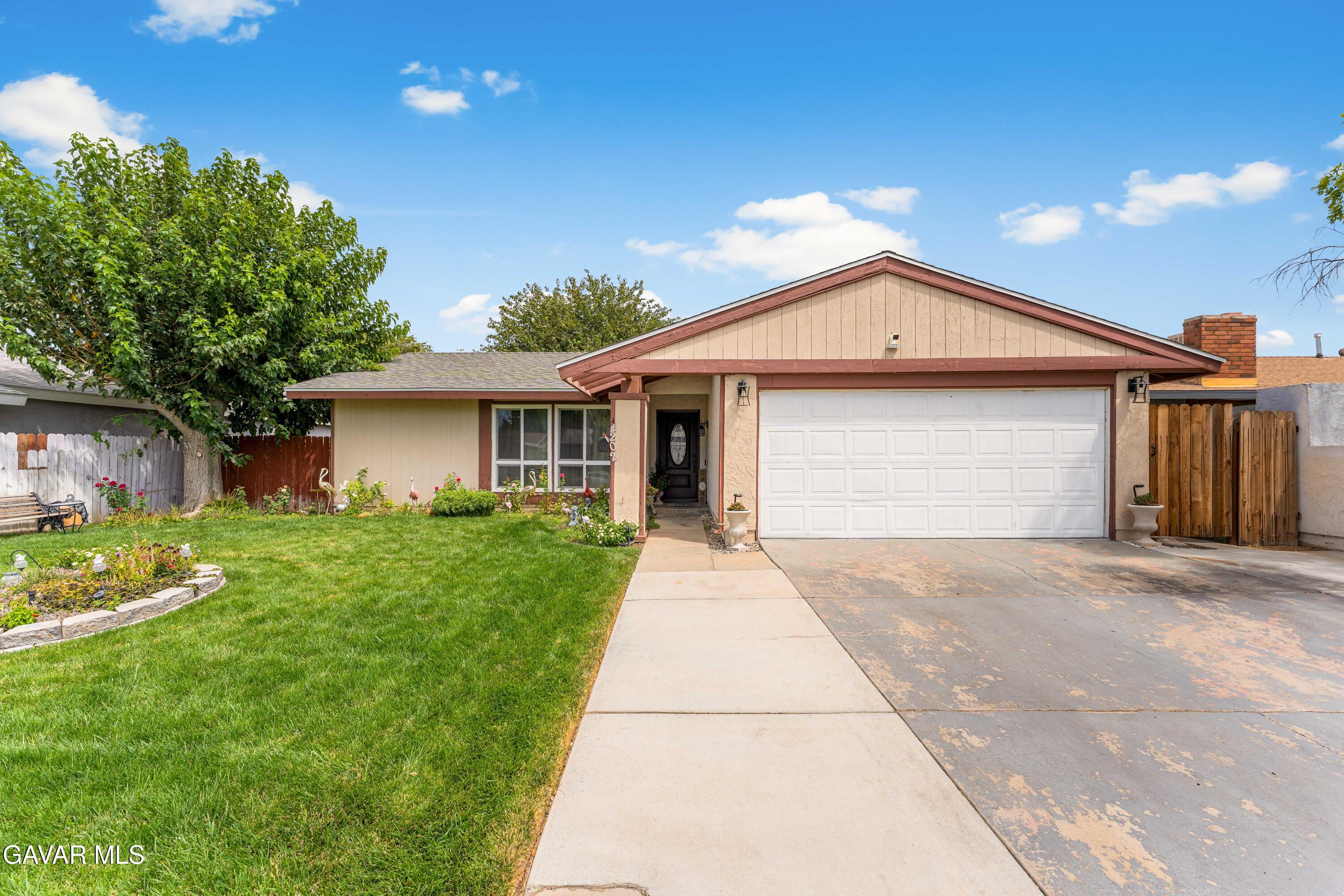 44202 E 4th Street Property Photo 1