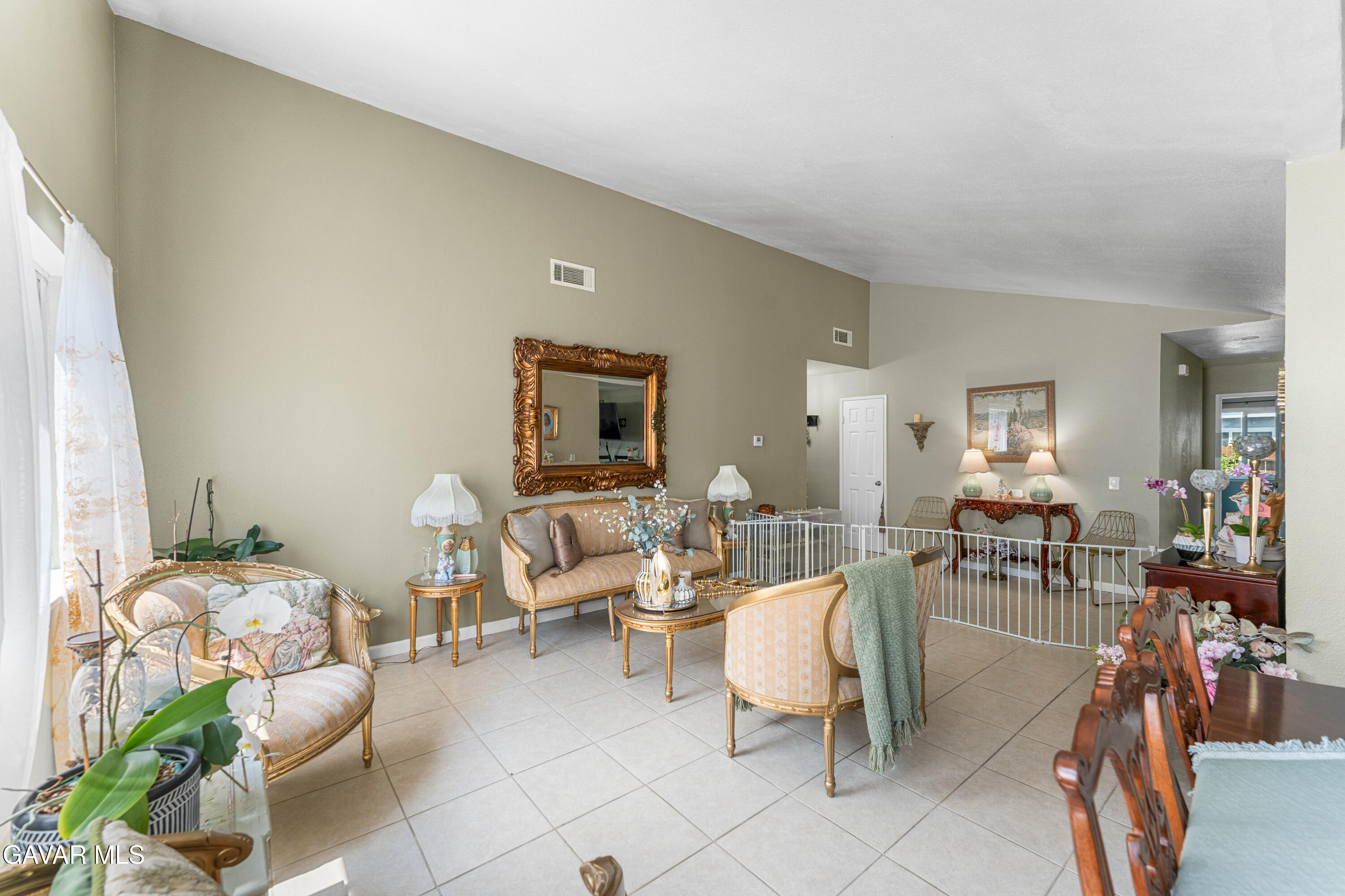 44202 E 4th Street Property Photo 5
