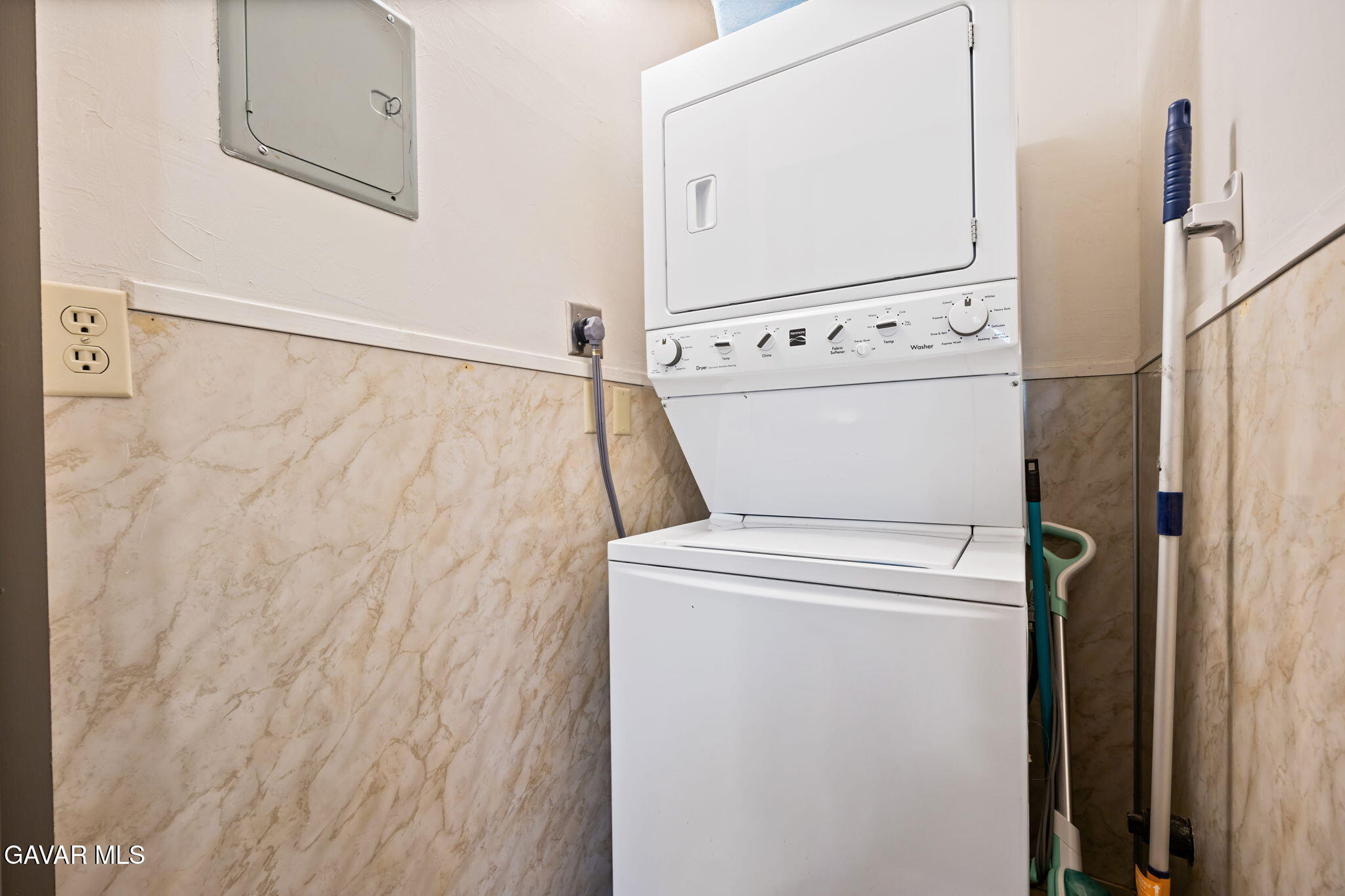 18295 Alps Drive Property Photo 23