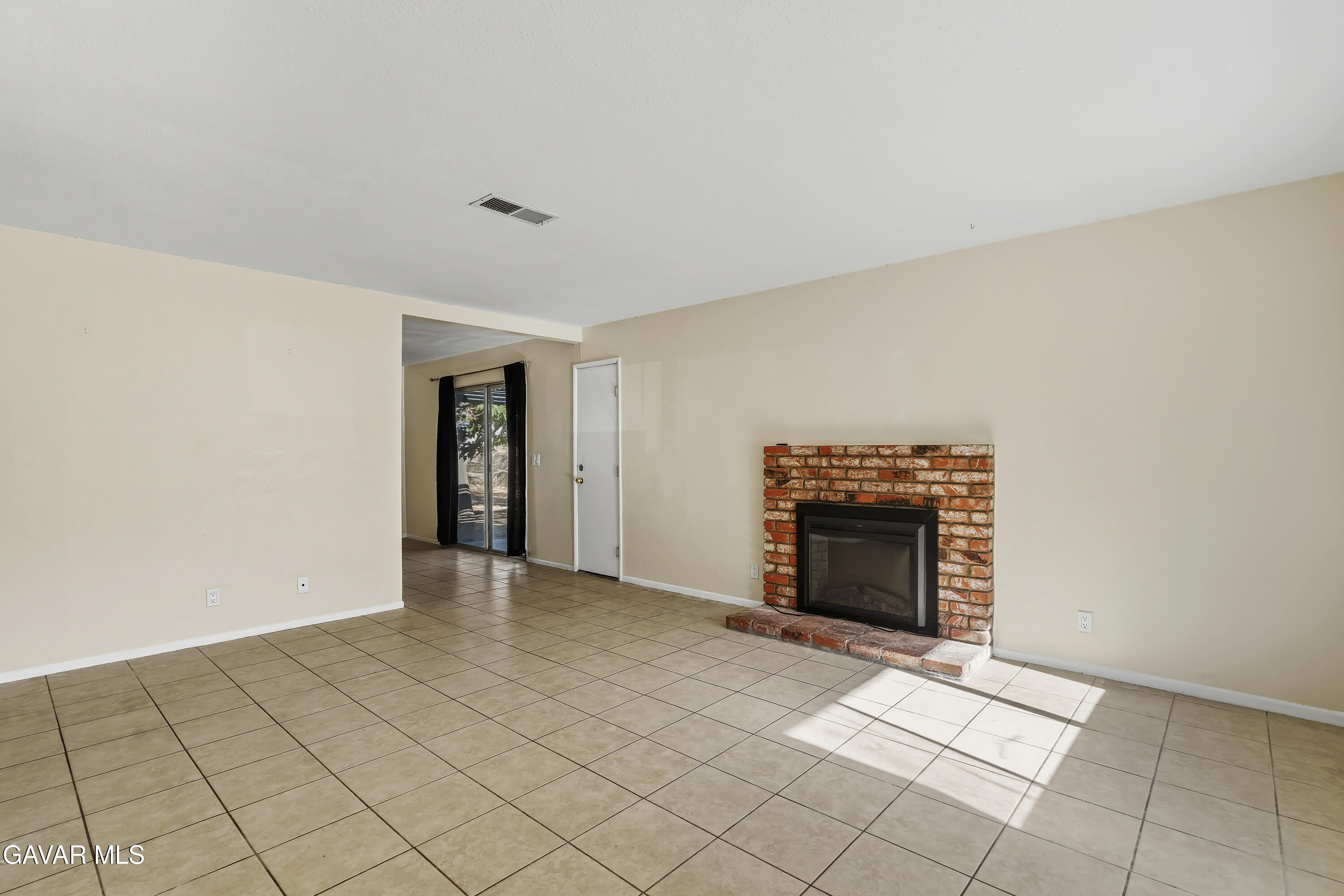 40015 E 172nd Street Property Photo 4