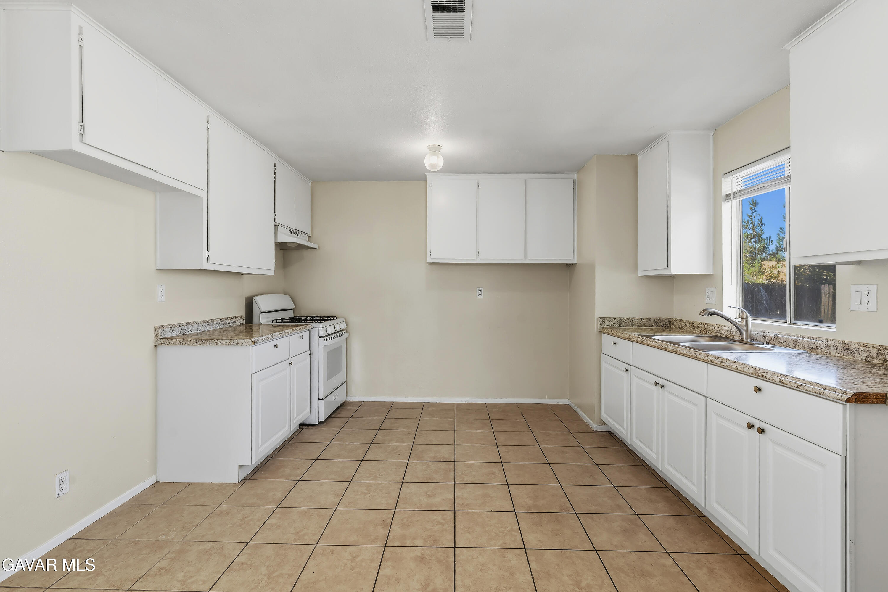 40015 E 172nd Street Property Photo 10