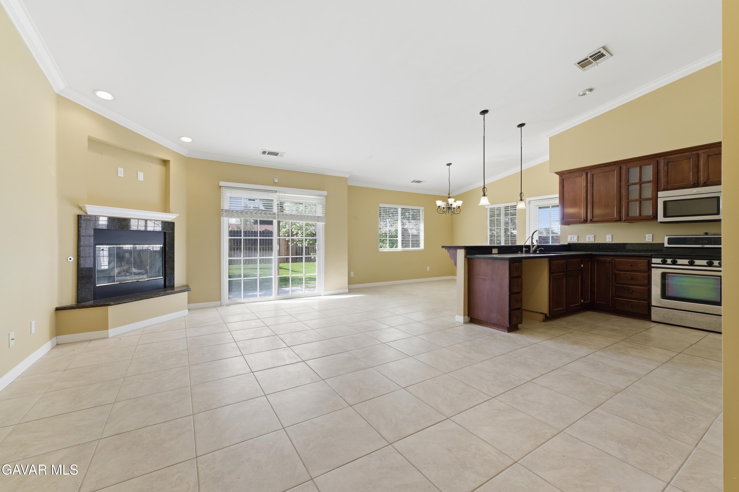 10725 Keller Drive Property Photo 4
