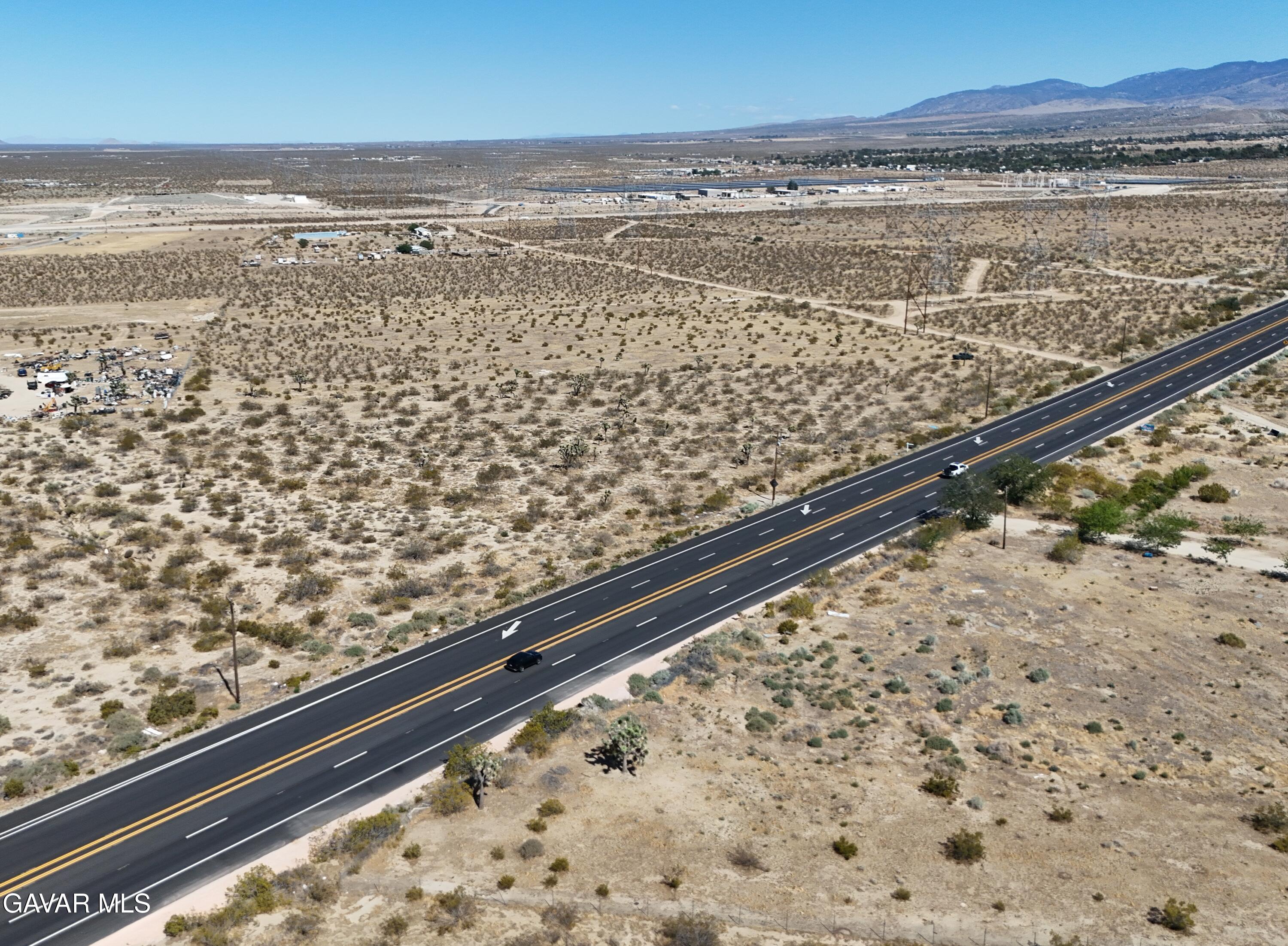 Pearblossom Highway Property Photo 6