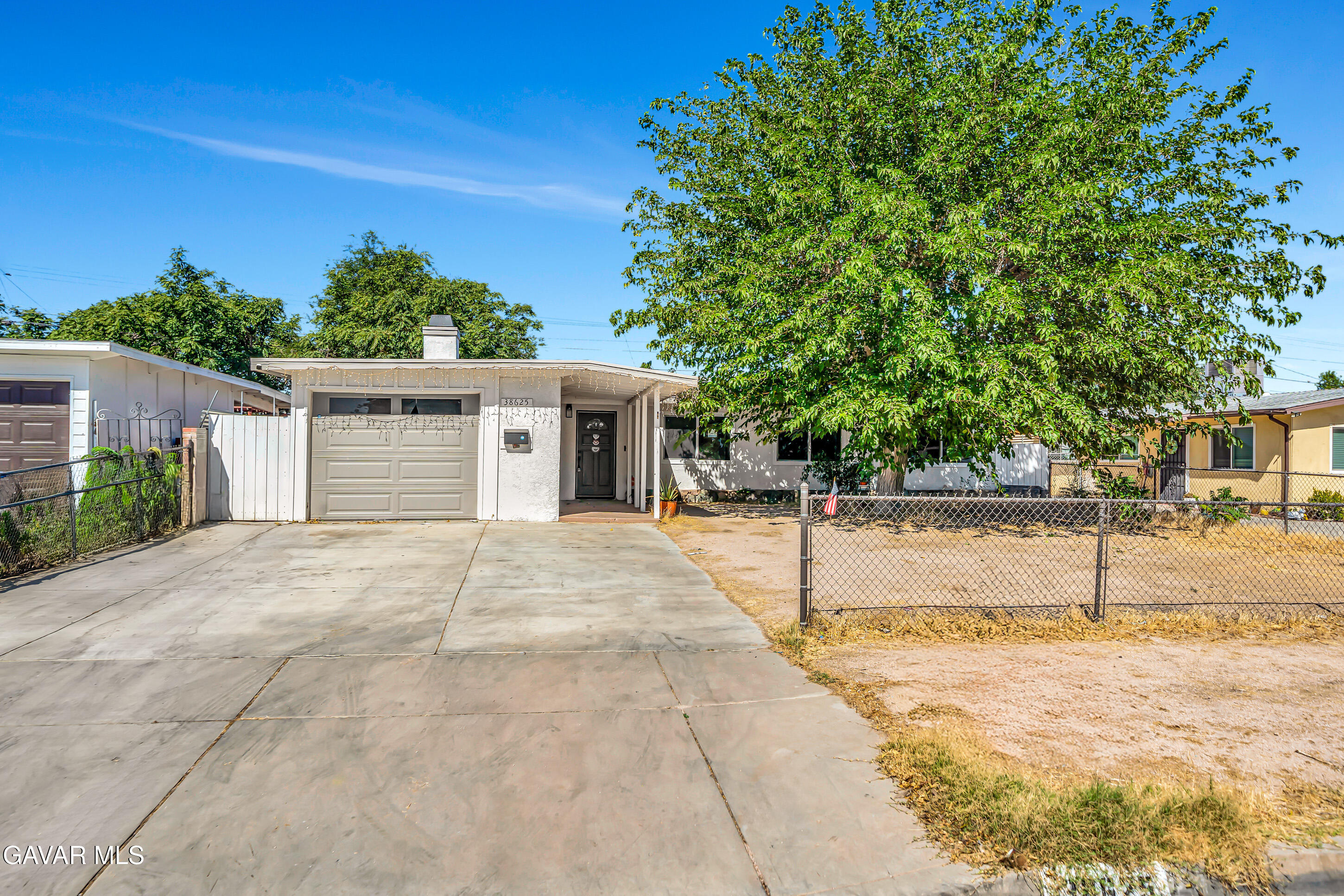 38625 Sumac Avenue Property Photo 2