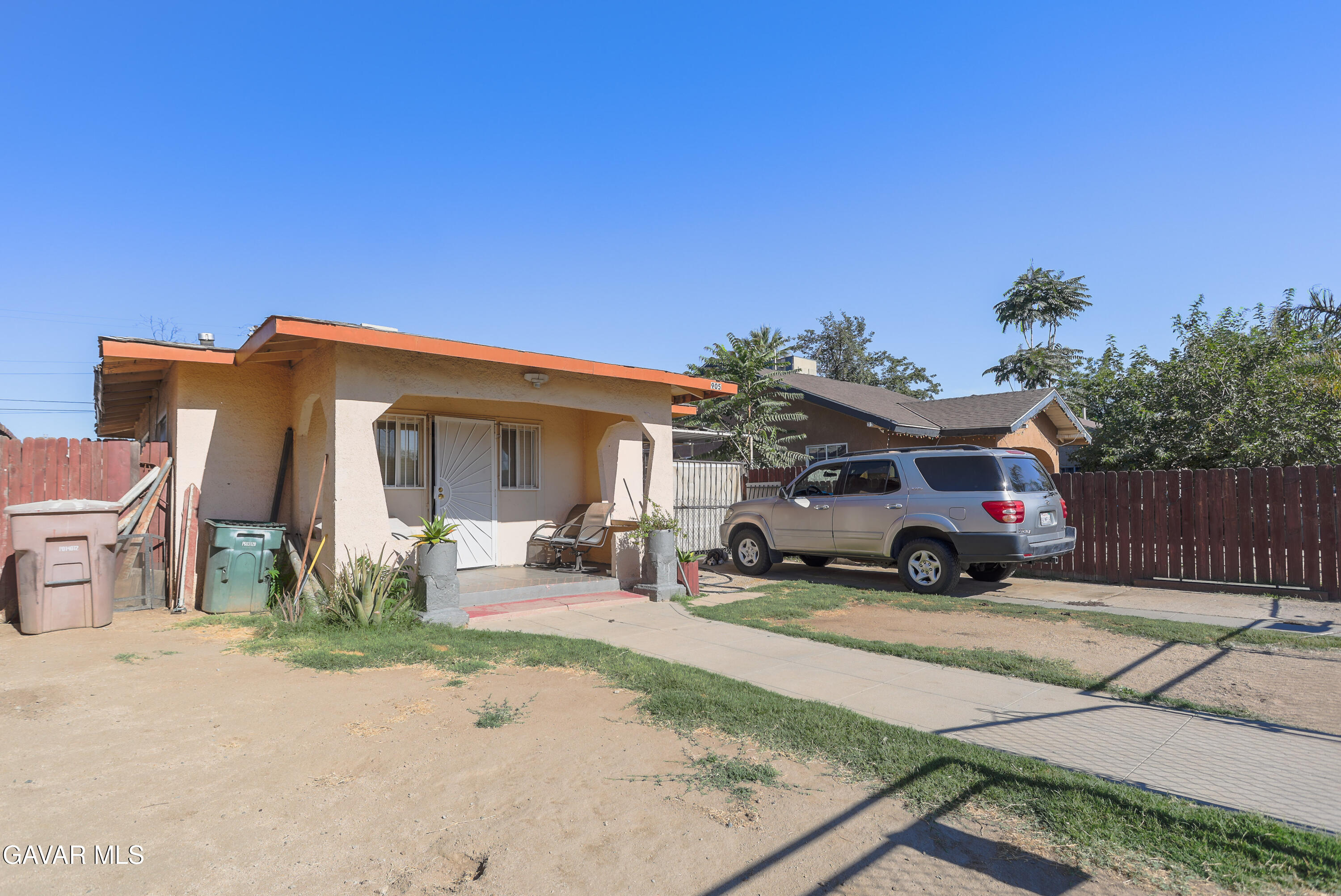 905 Q Street Property Photo 2