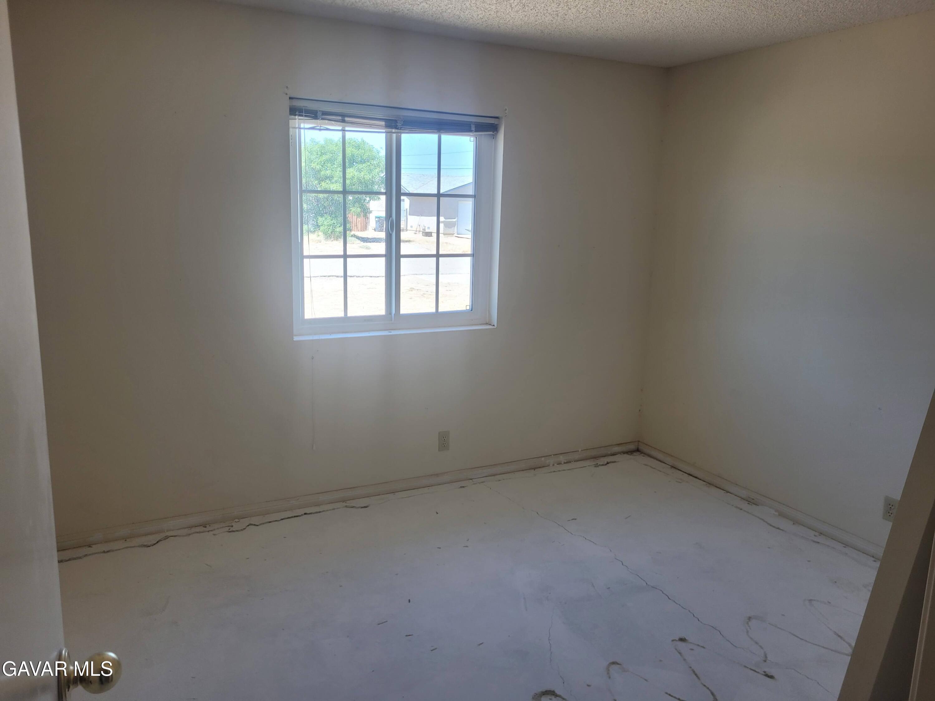 9012 Columbine Avenue Property Photo 7