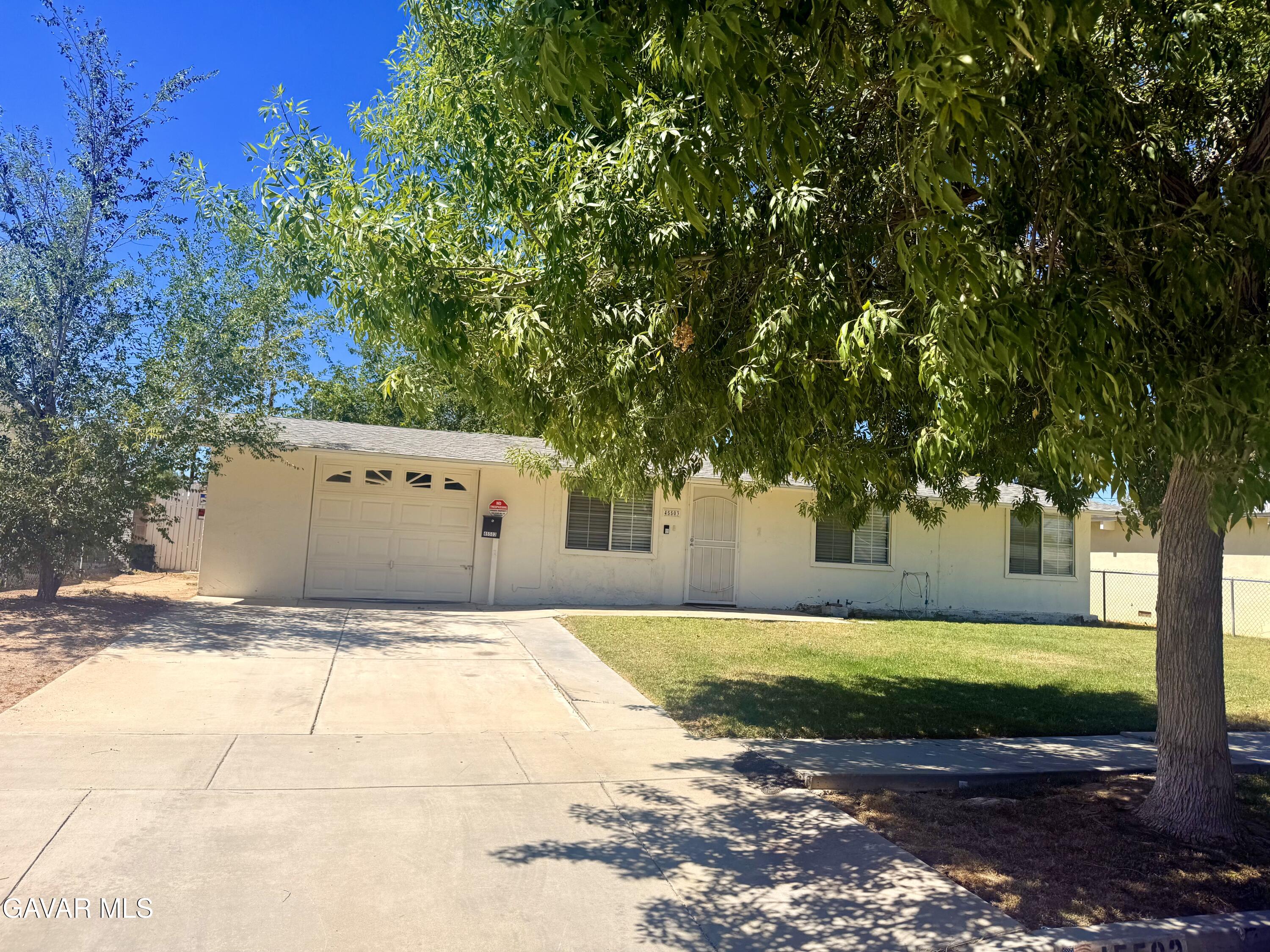 45503 Genoa Avenue Property Photo 2
